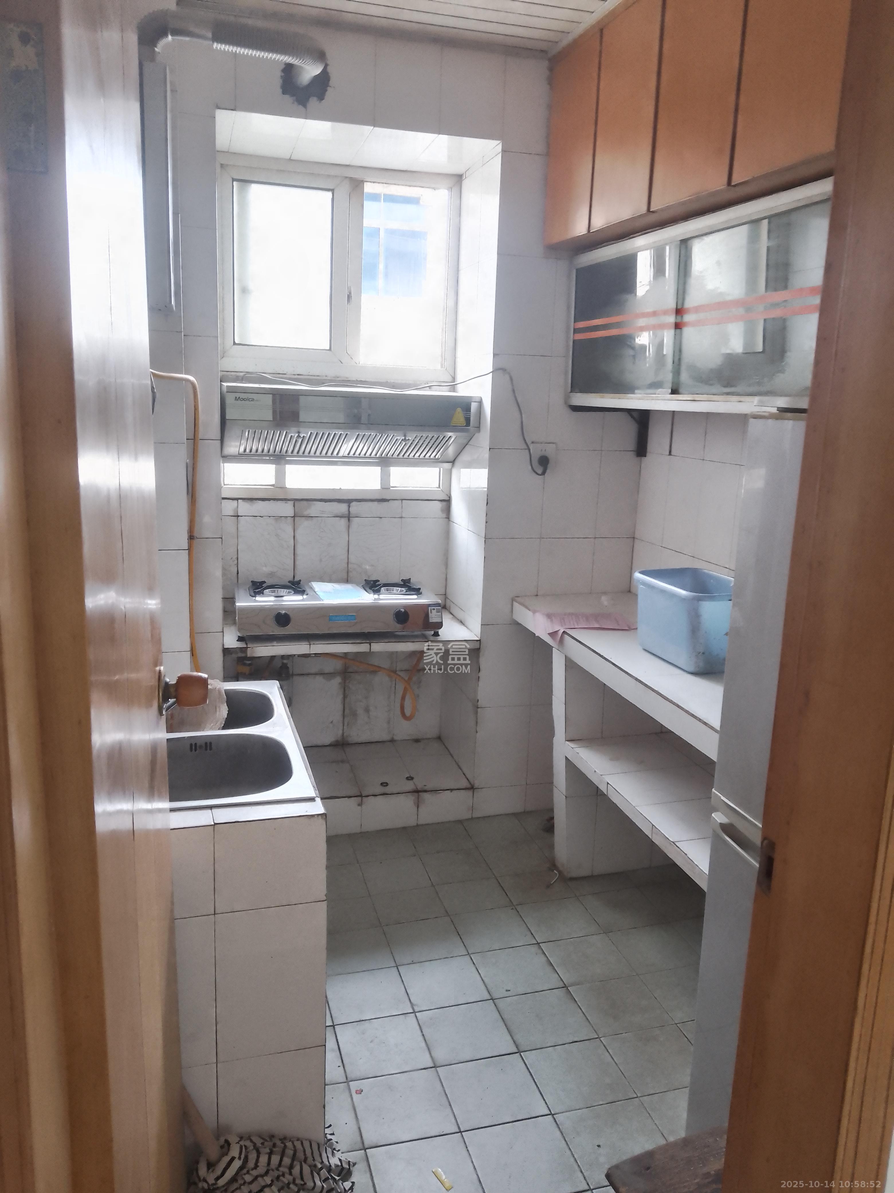 东瓜山一村  2室2厅1卫    1400.0元/月 东瓜山一村  2室2厅1卫    1400.0元/月室内图