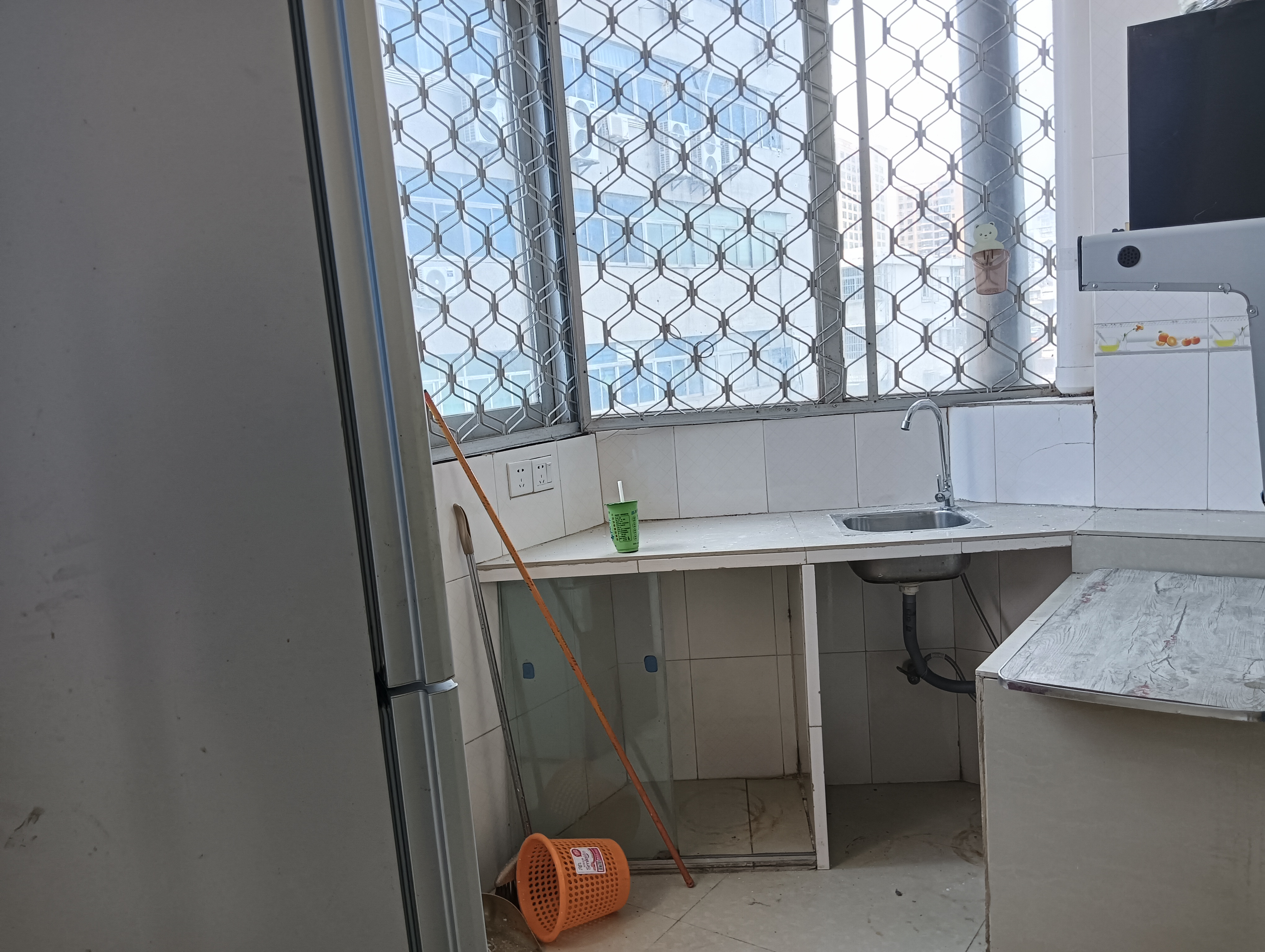 海外大厦  1室0厅1卫    1000.0元/月室内图