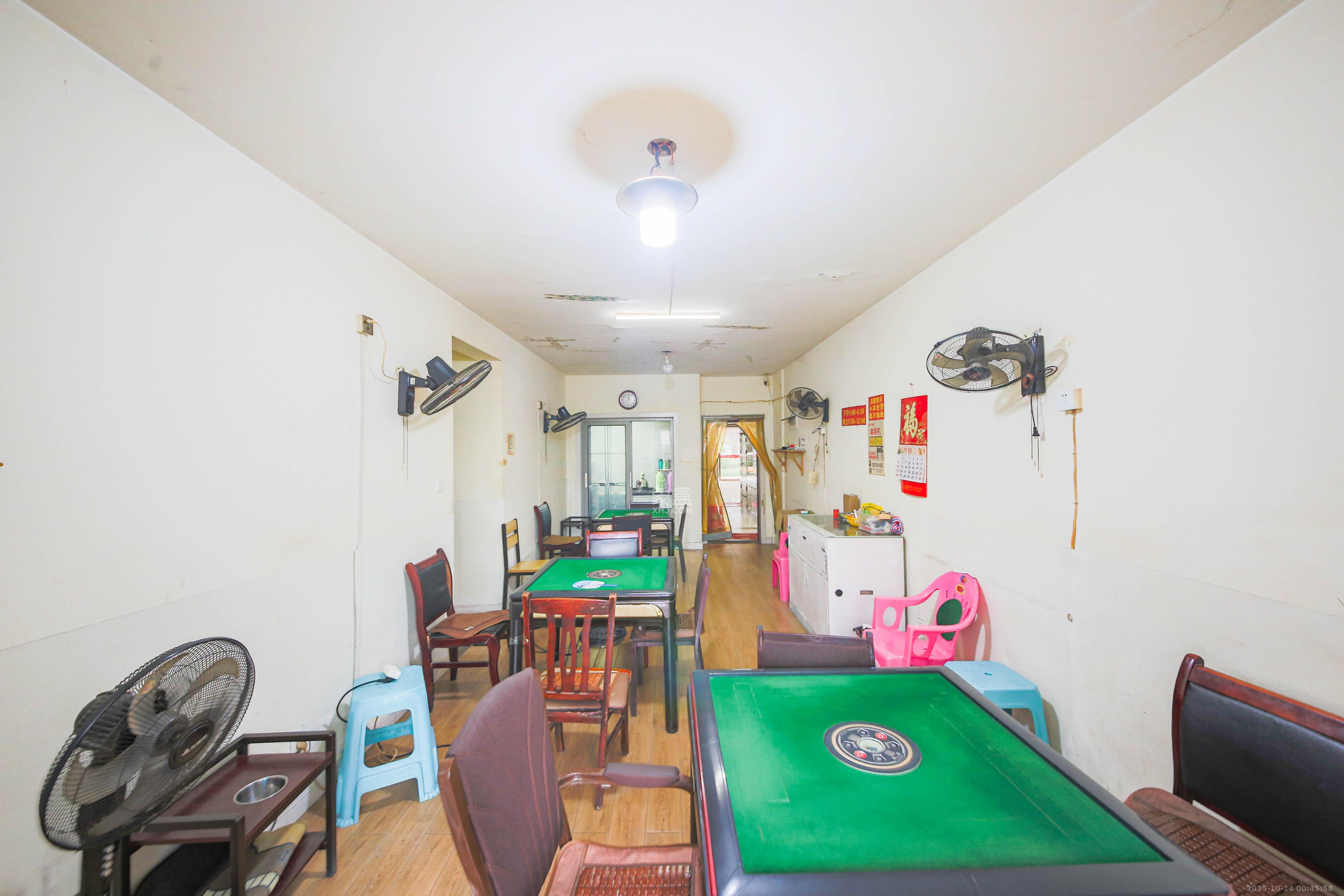 克拉美丽山庄(晟领国际)  3室2厅2卫    99.0万 克拉美丽山庄(晟领国际)  3室2厅2卫    99.0万客厅