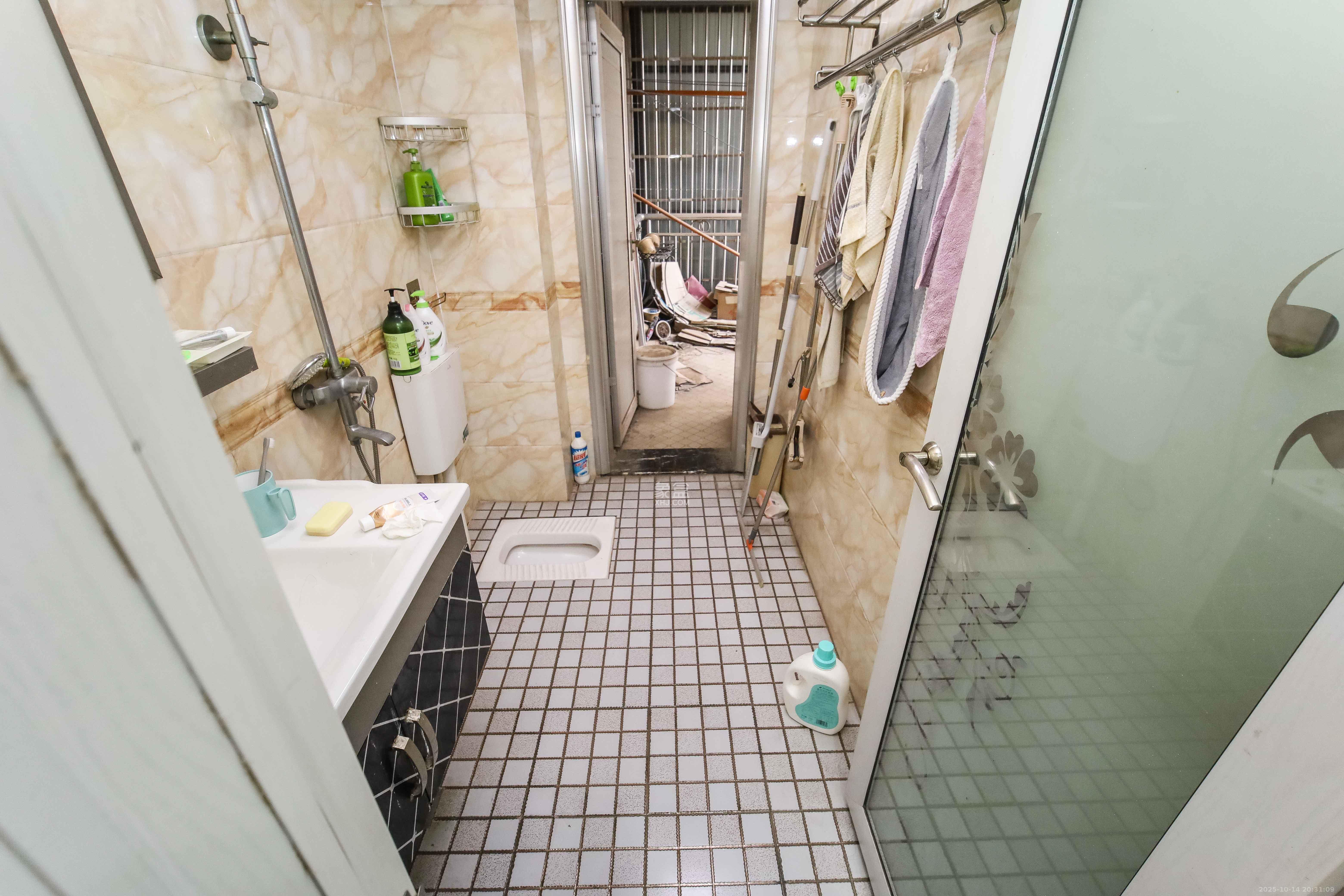 江河双水湾  3室2厅2卫    91.0万卫生间