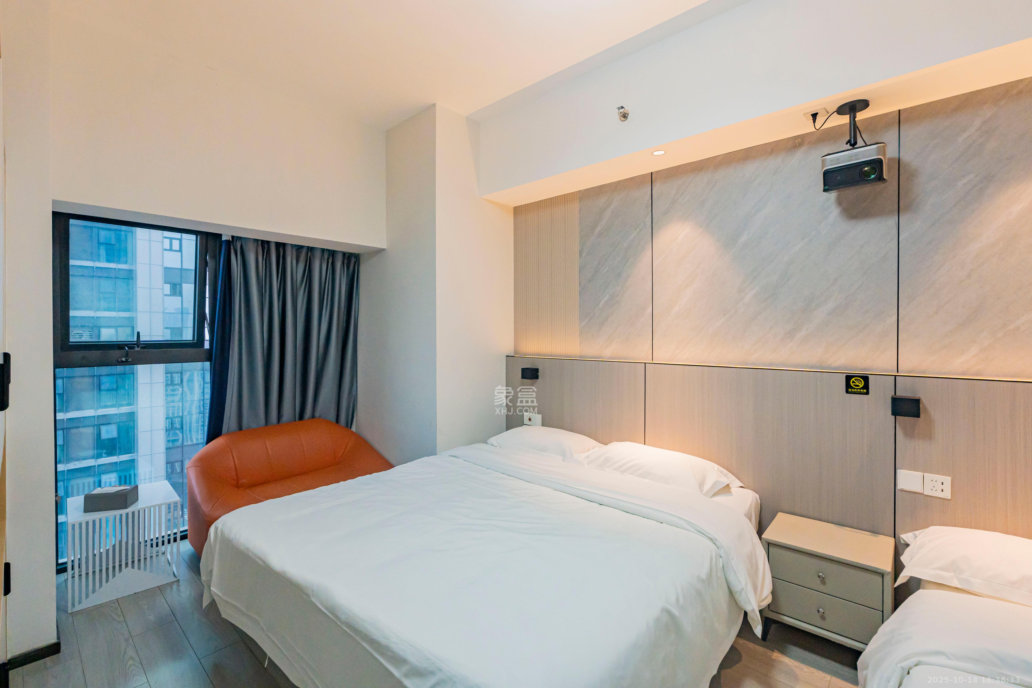 华润置地中心  1室1厅1卫    44.0万卧室