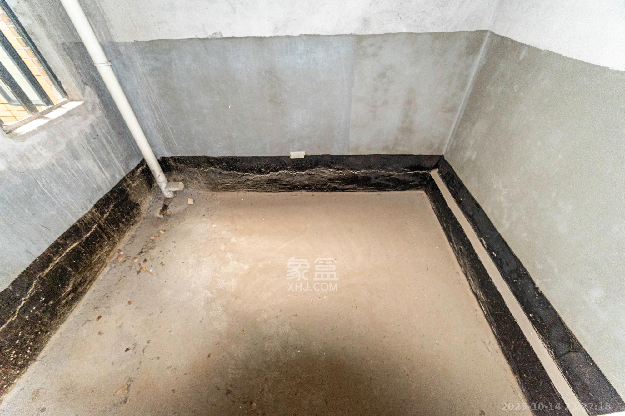 海伦春天  5室3厅2卫    240.0万卫生间