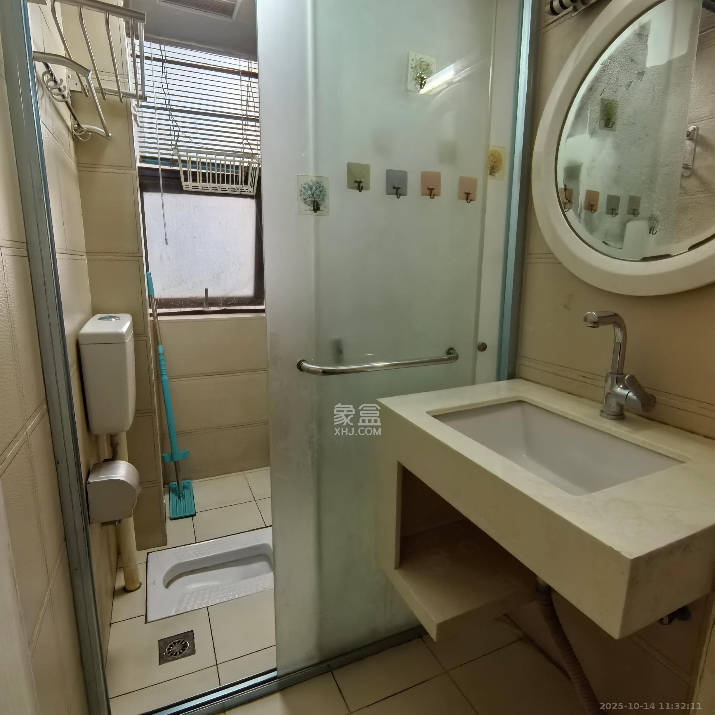 莱茵城  3室2厅2卫    2000.0元/月室内图