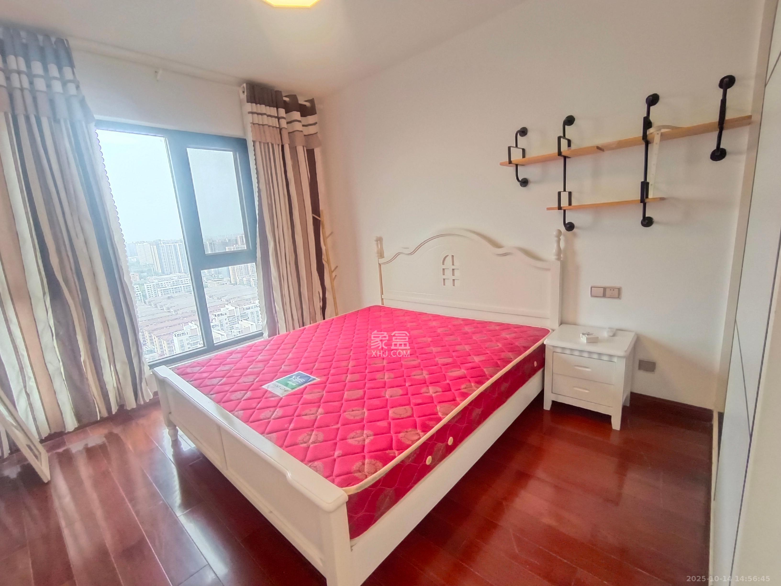 银港水晶城  3室2厅1卫    2700.0元/月室内图