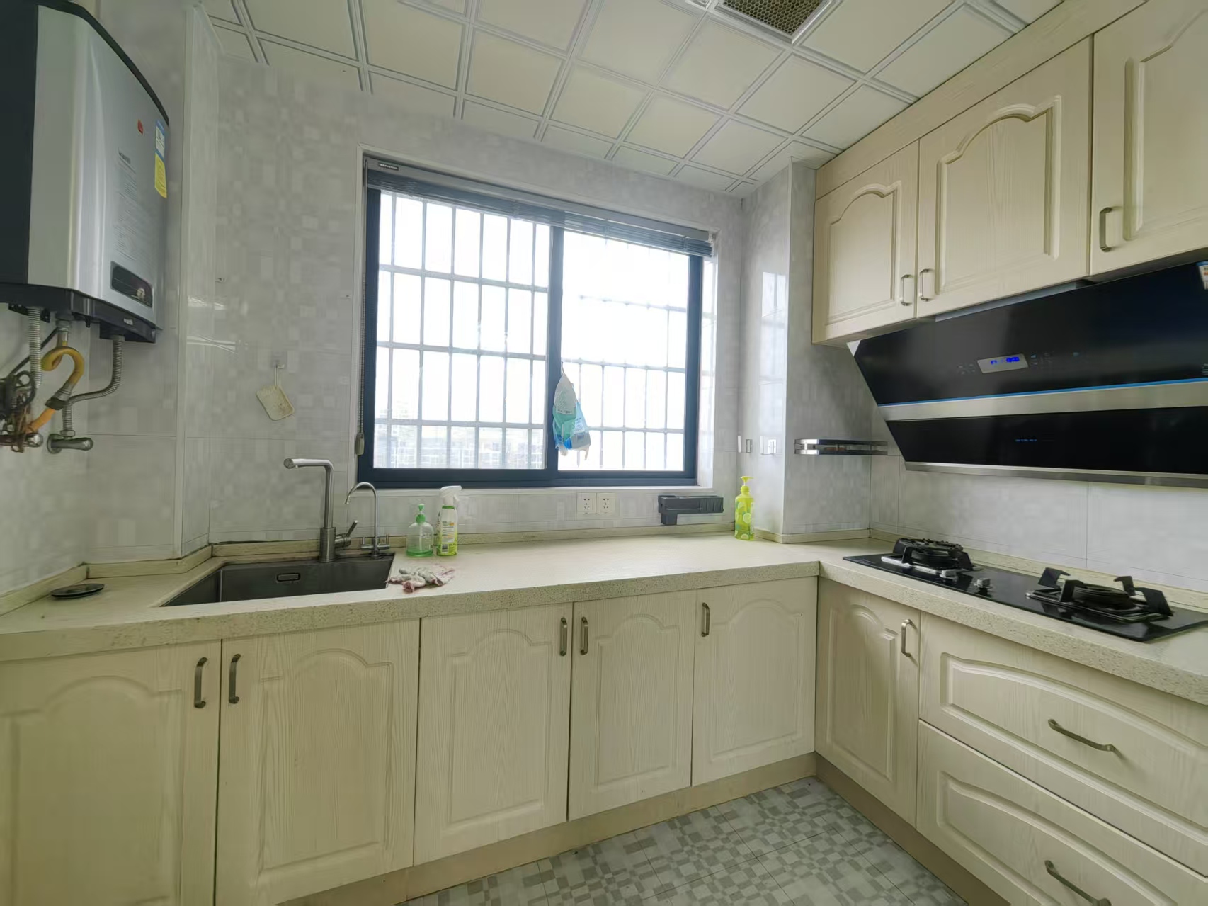 旺佳华府  3室2厅2卫    2000.0元/月 旺佳华府  3室2厅2卫    2000.0元/月室内图