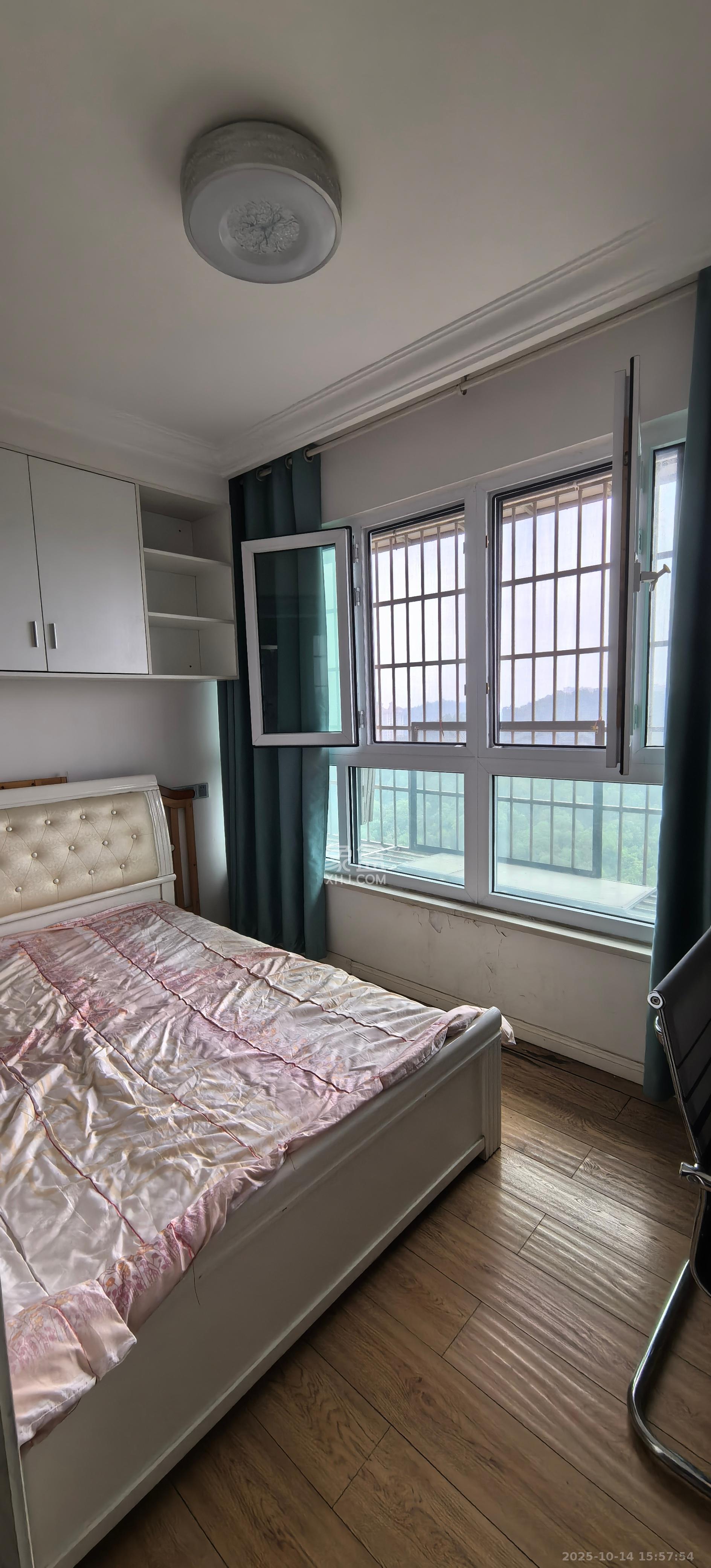 秀峰景园(领秀峰) 2室1厅1卫 1500.0元/月 秀峰景园(领秀峰) 2室1厅1卫 1500.0元/月室内图