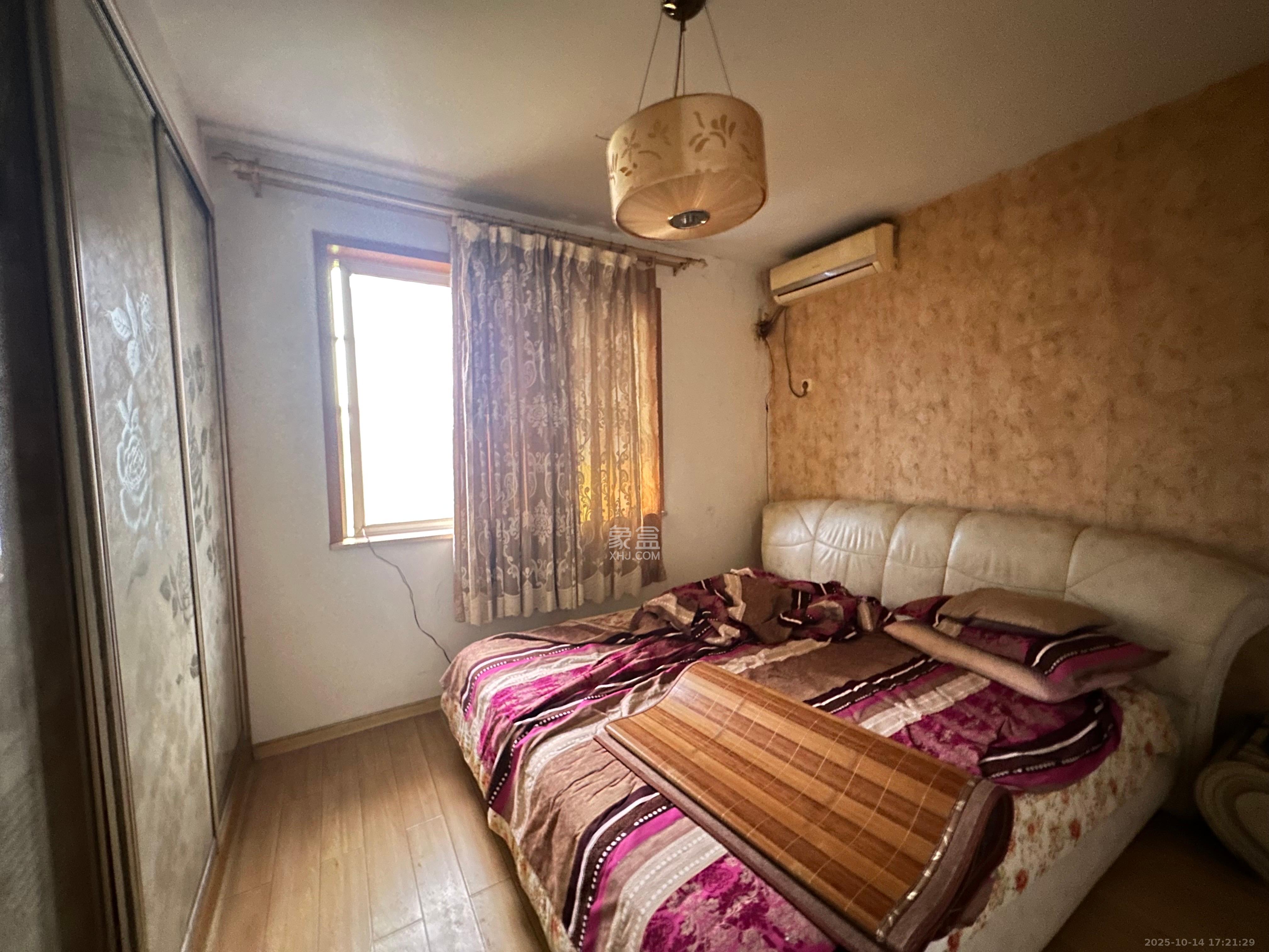 鄱阳小区 2室2厅1卫 1100.0元/月 鄱阳小区 2室2厅1卫 1100.0元/月室内图