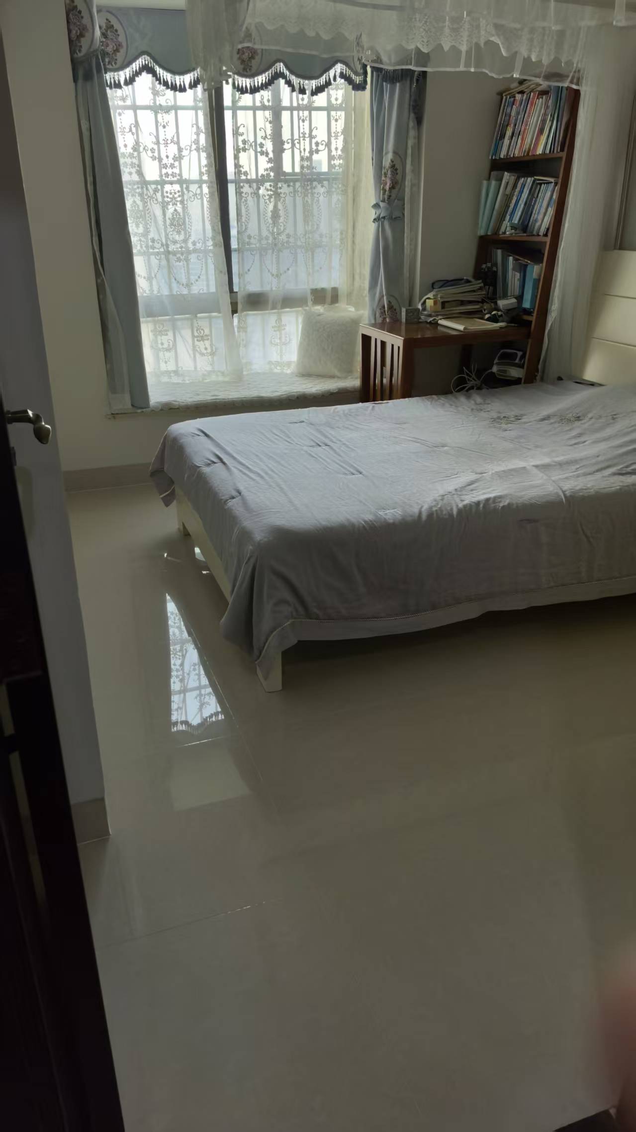 德盛华庭  4室2厅2卫    165.0万客厅