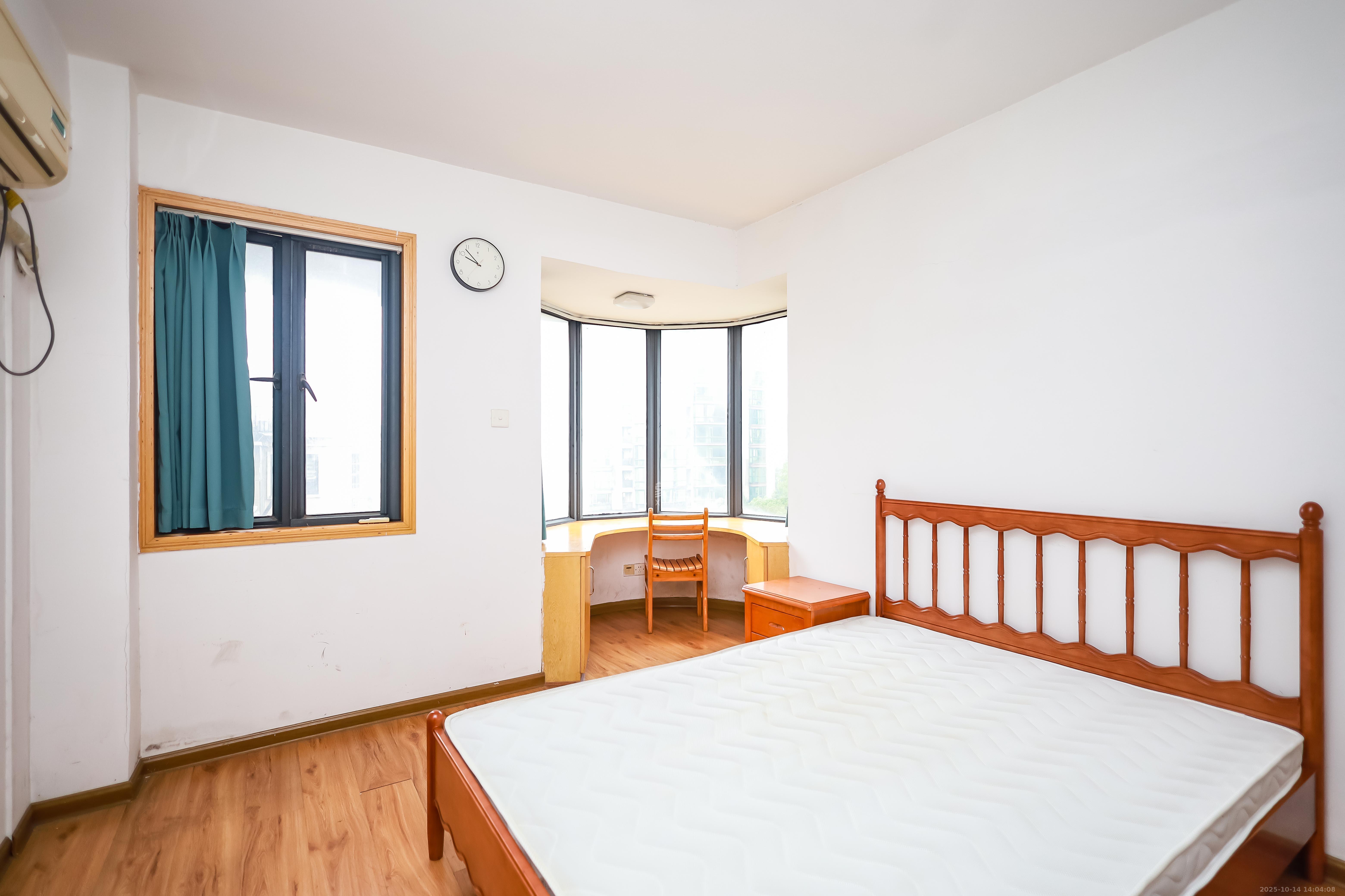 西城龙庭  2室2厅1卫    80.0万卧室