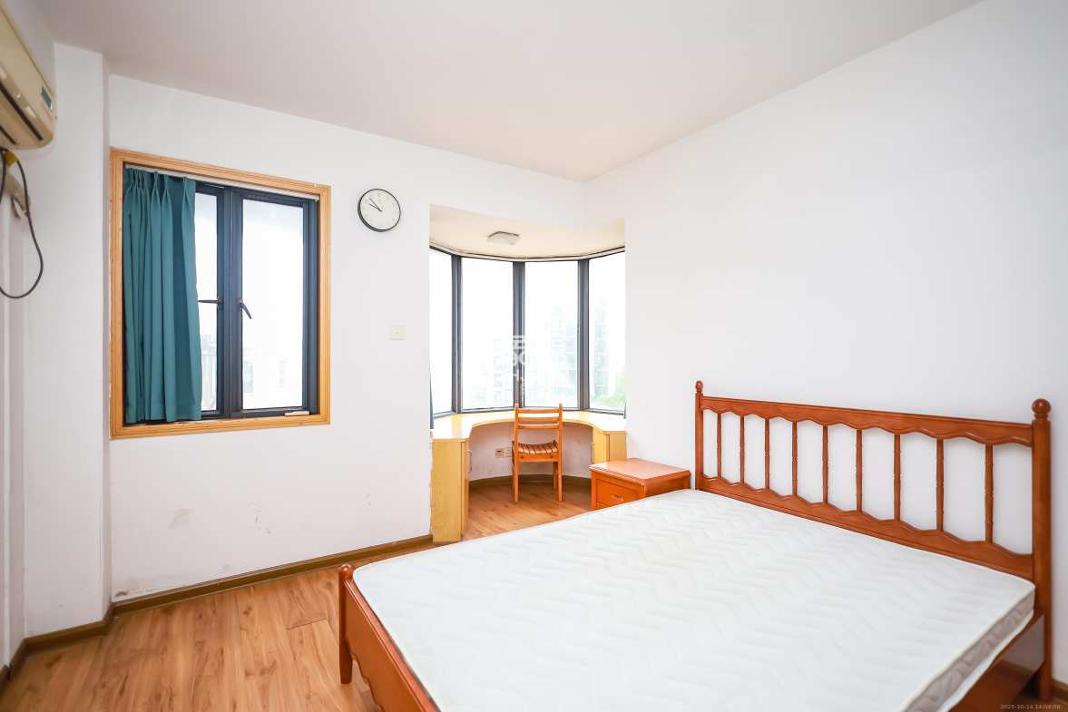 西城龙庭 2室2厅1卫 80.0万 西城龙庭 2室2厅1卫 80.0万卧室