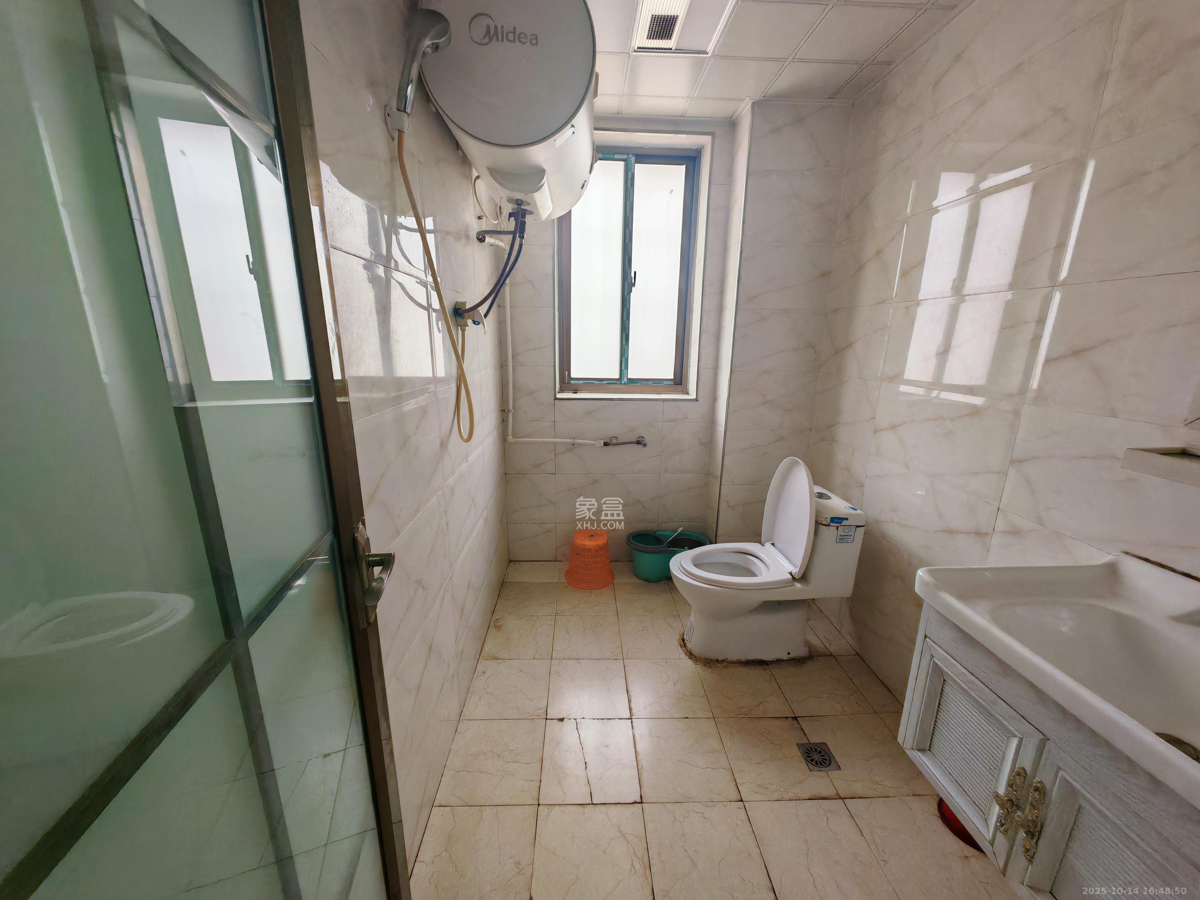 东屯渡高层安置小区 4室2厅1卫 3200.0元/月 东屯渡高层安置小区 4室2厅1卫 3200.0元/月室内图