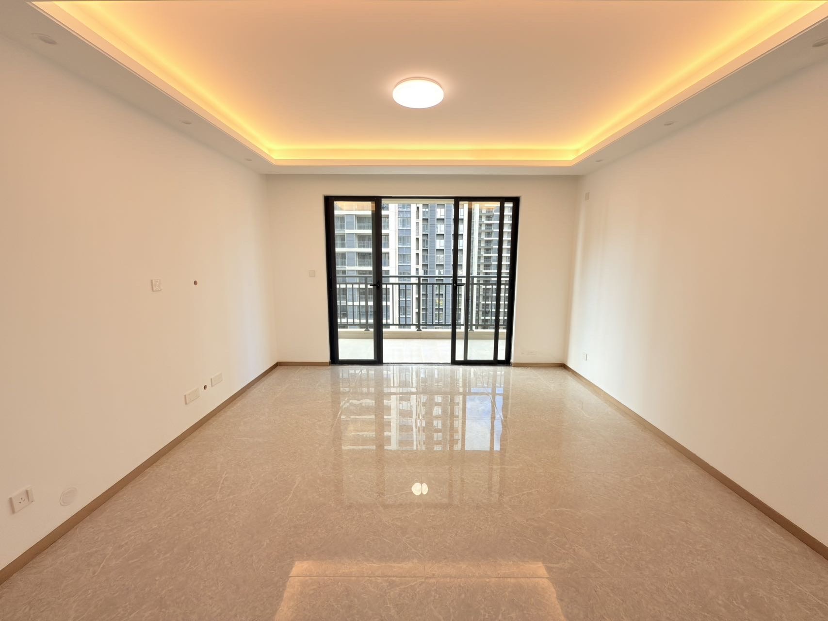 和风家园初心苑  3室2厅2卫    2000.0元/月