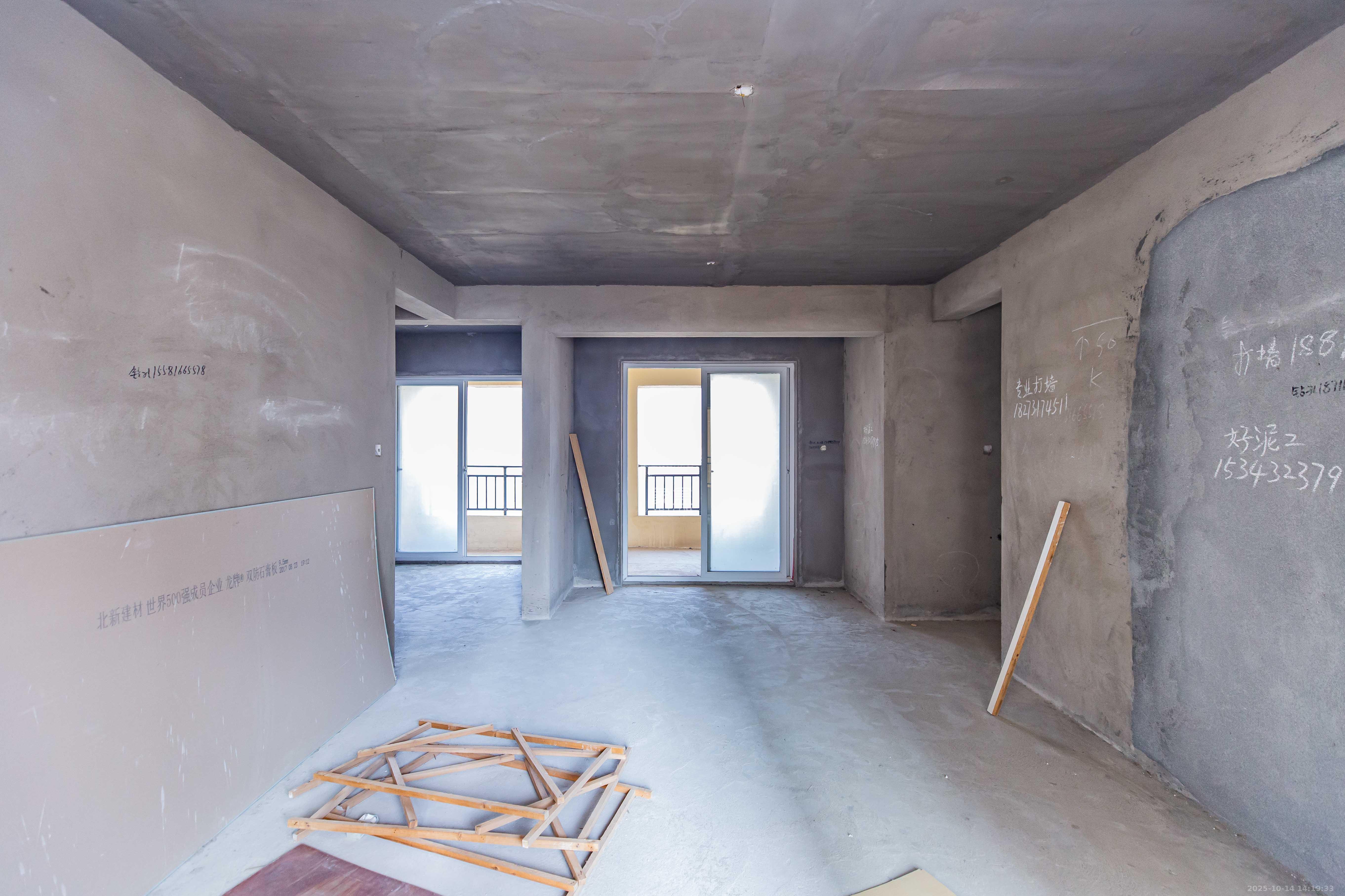 天麓尚层  4室2厅2卫    115.0万 天麓尚层  4室2厅2卫    115.0万客厅