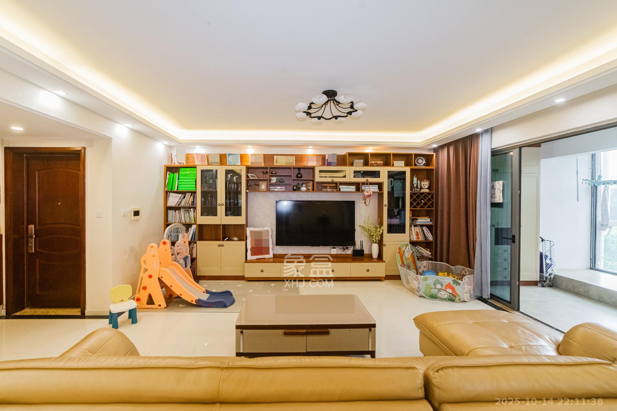 珠江郦城薰衣道  4室2厅2卫    200.0万