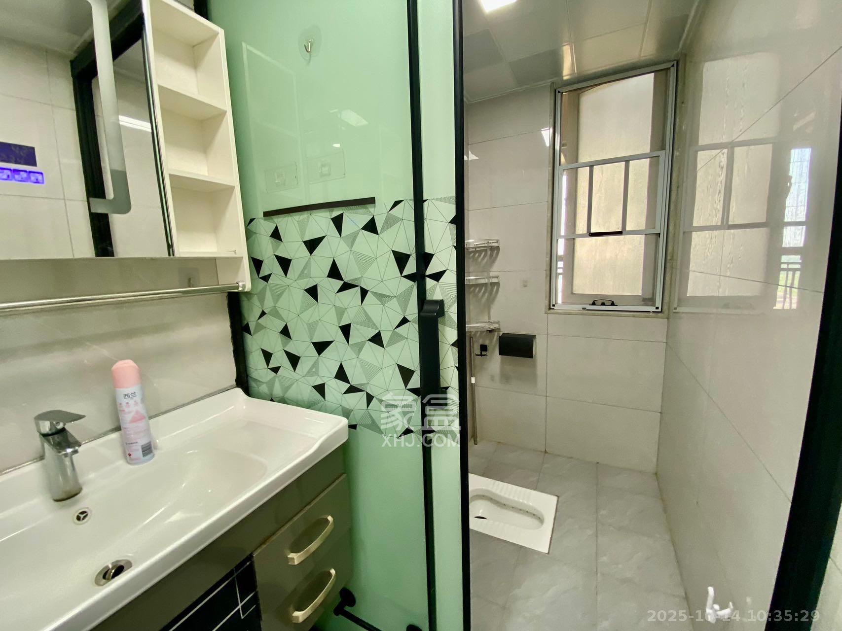 芙蓉万国城MOMA（卓越汇富苑）  3室2厅1卫    2600.0元/月室内图