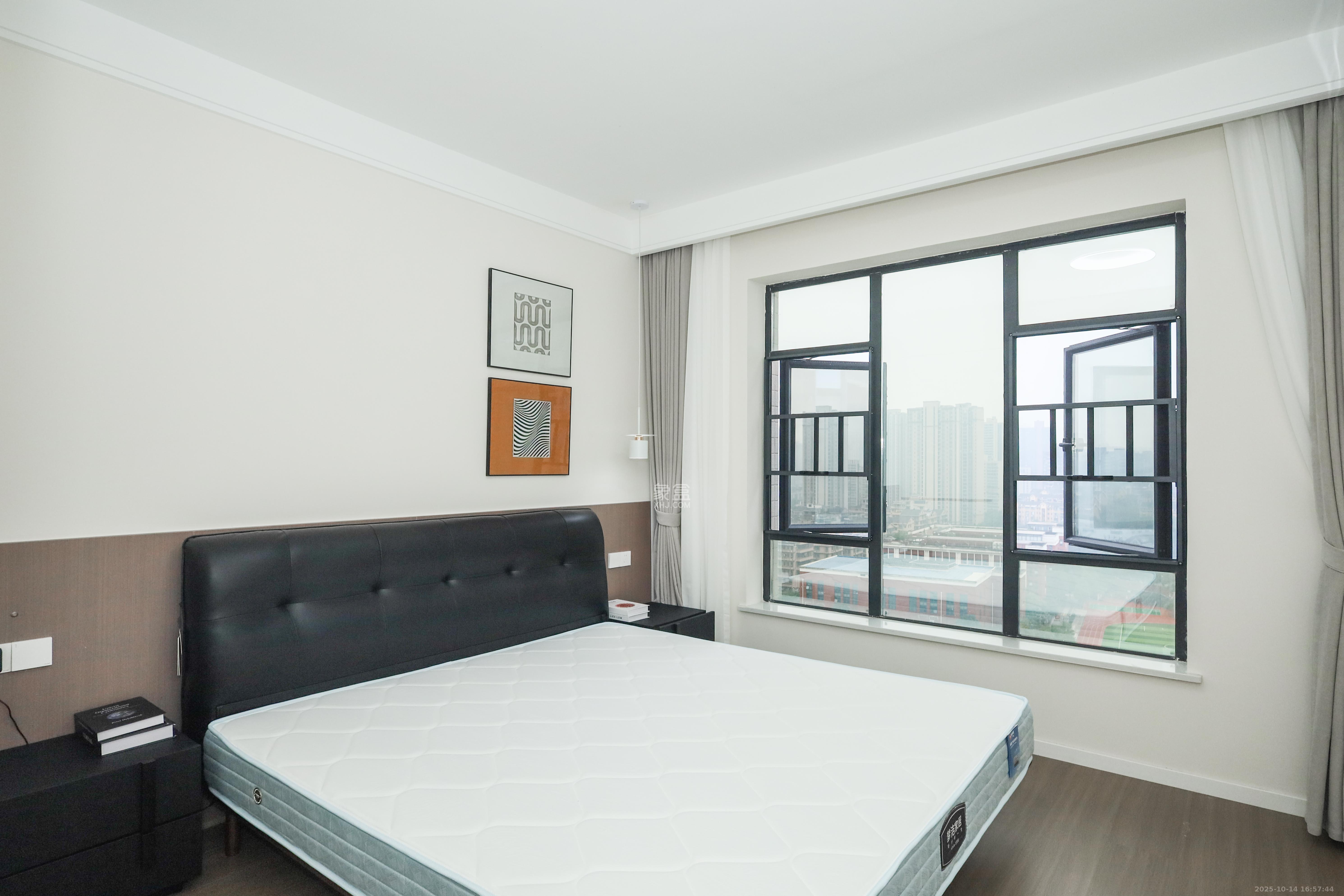 天元涉外景园C区  3室2厅2卫    110.0万卧室