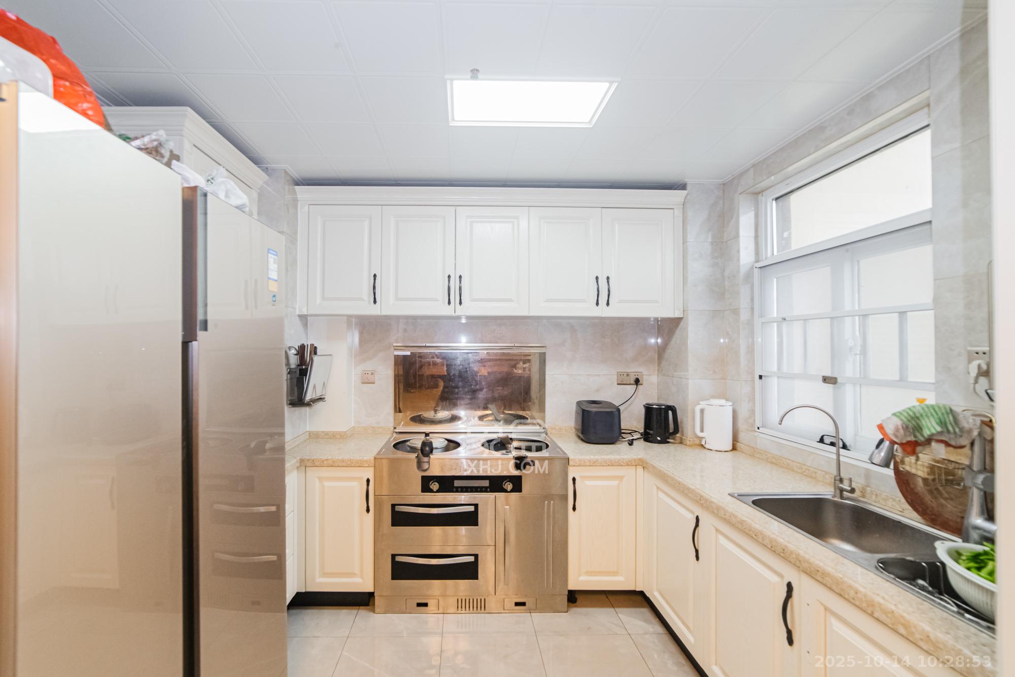 北辰三角洲C2区  3室2厅2卫    268.0万厨房