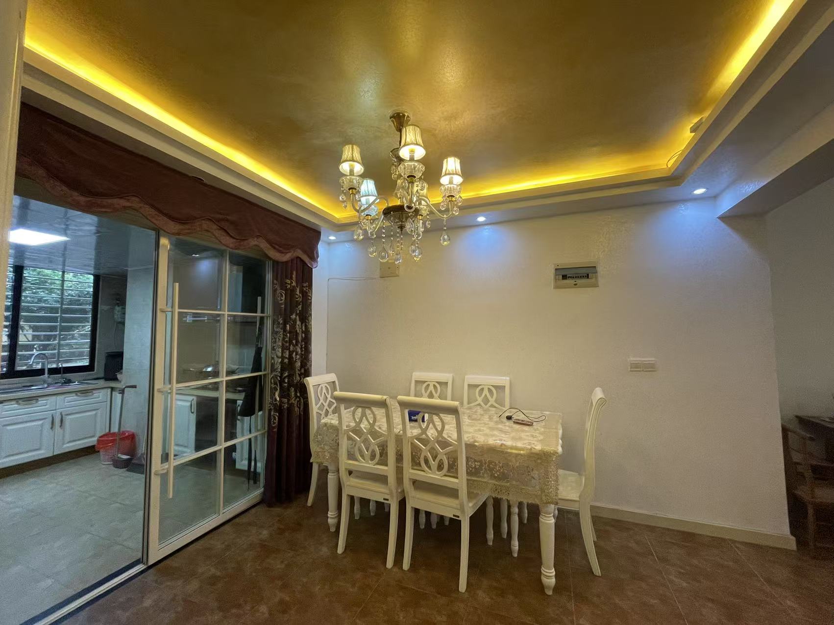 上城世家 3室2厅2卫 2000.0元/月 上城世家 3室2厅2卫 2000.0元/月室内图