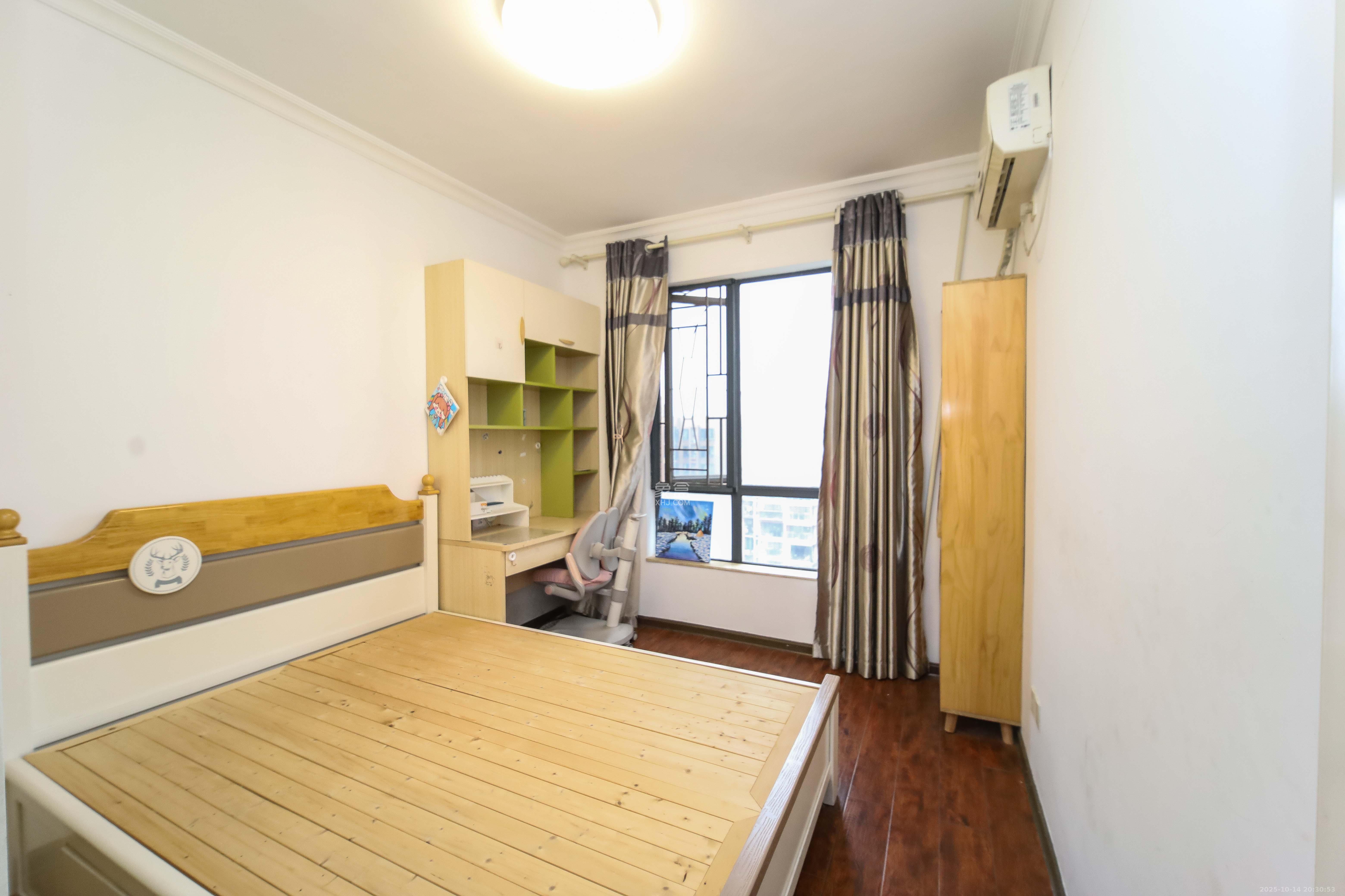 江河双水湾  3室2厅2卫    84.0万 江河双水湾  3室2厅2卫    84.0万卧室