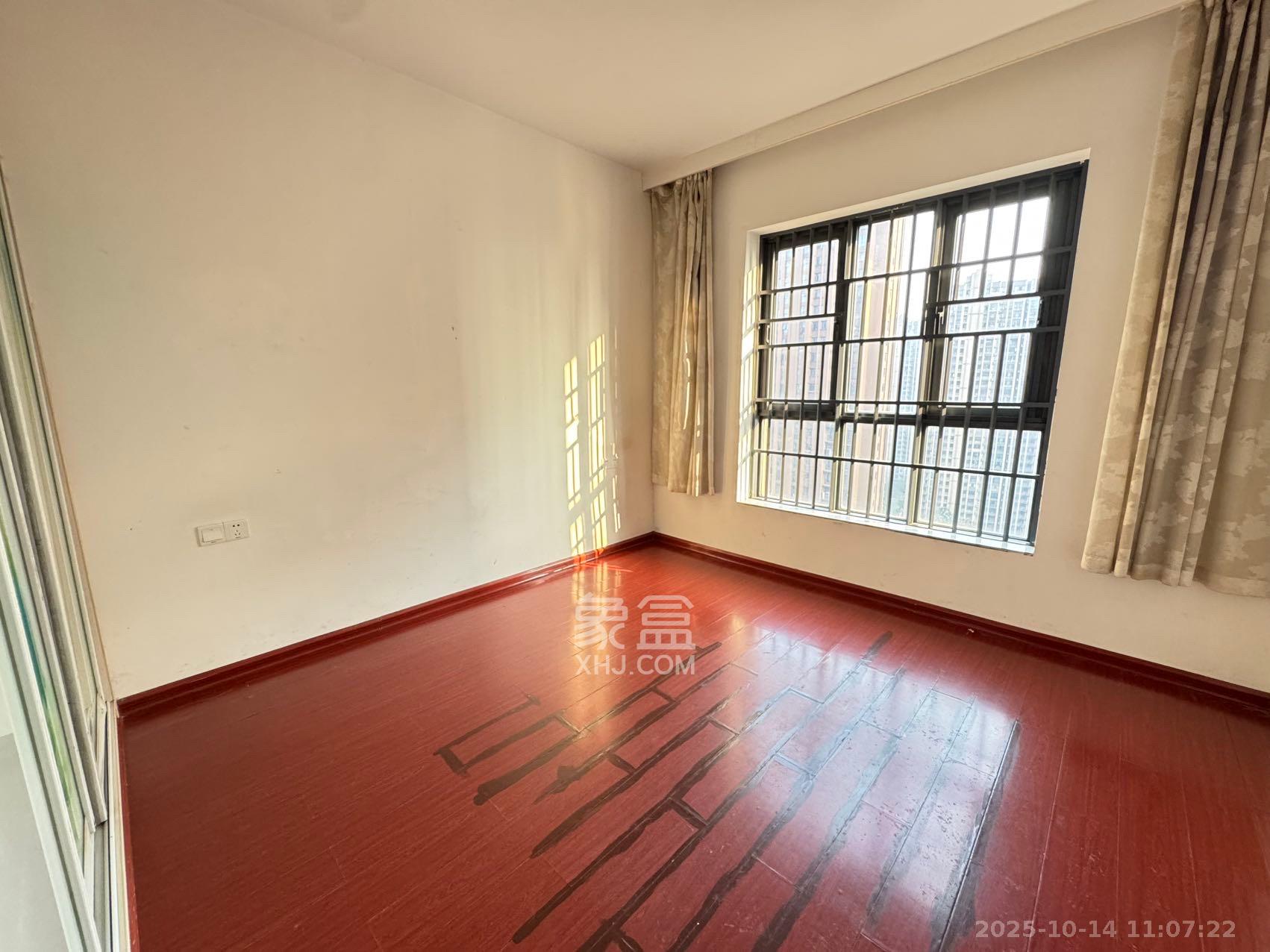 新天地步步高  3室2厅1卫    1500.0元/月室内图