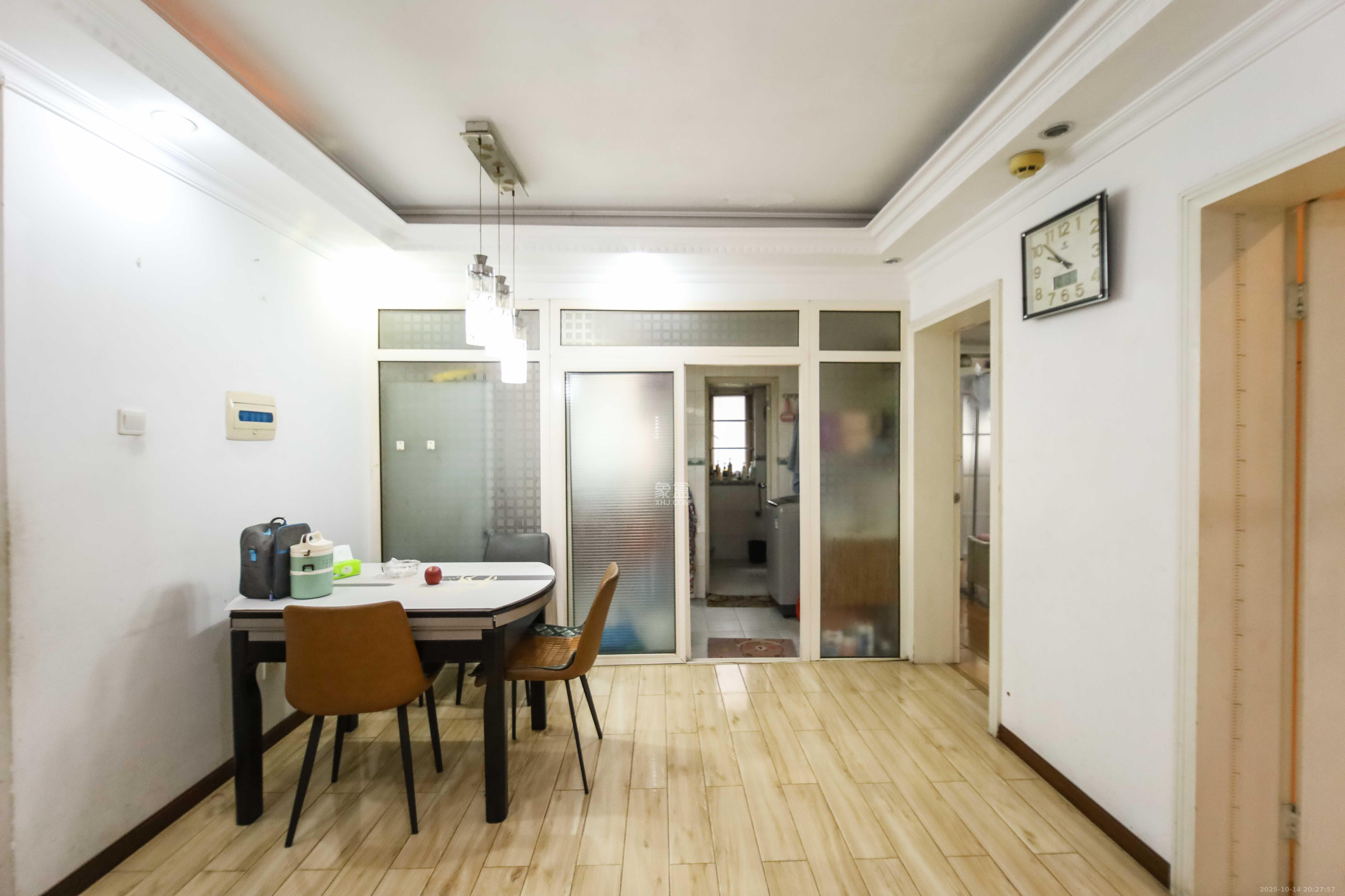 芙蓉苑  2室1厅2卫    68.0万客厅