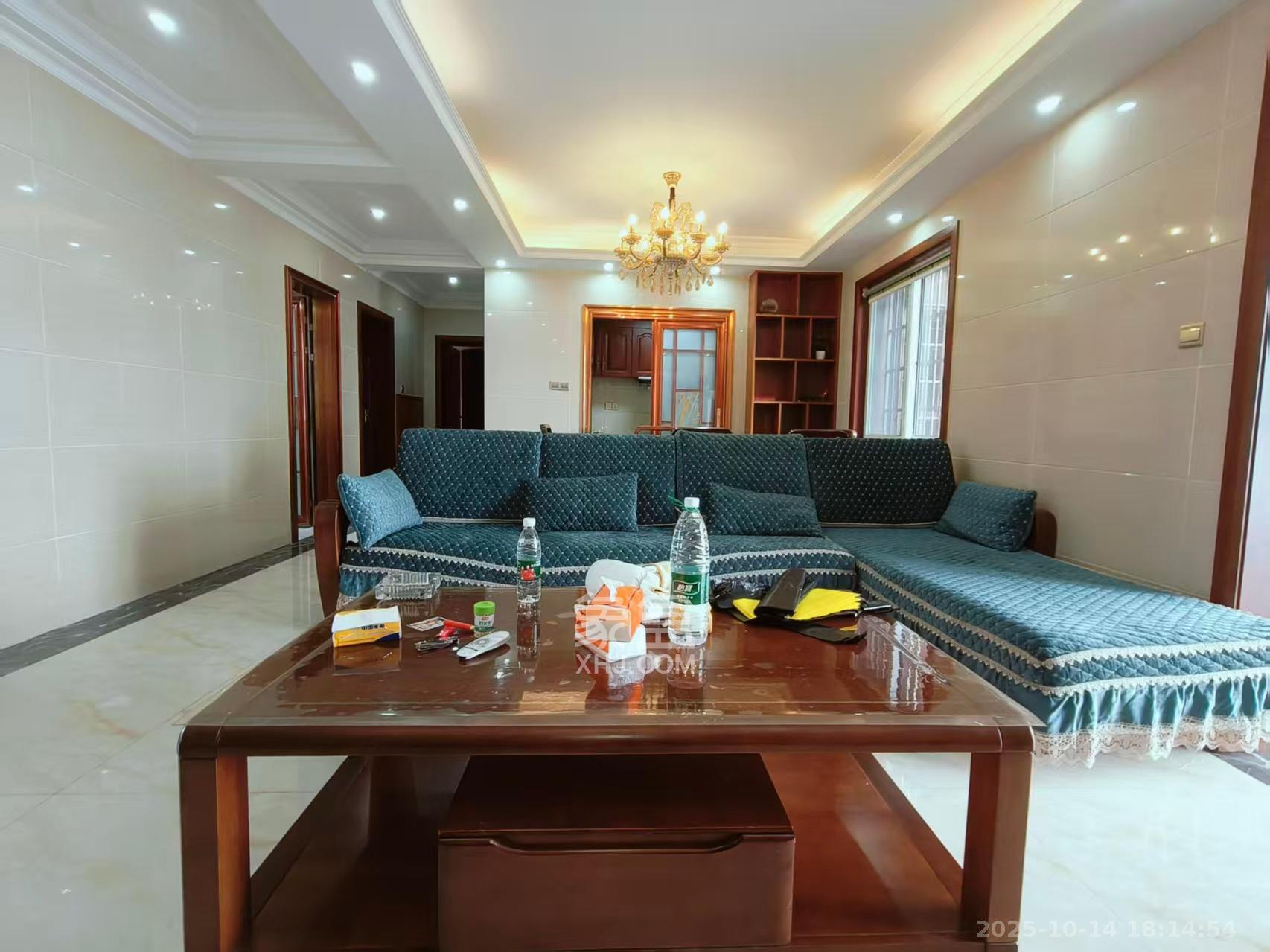 山水湾 4室2厅2卫 2600.0元/月 山水湾 4室2厅2卫 2600.0元/月室内图