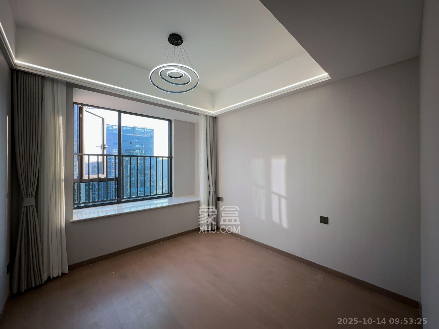 绿地V岛  4室2厅2卫    6800.0元/月室内图