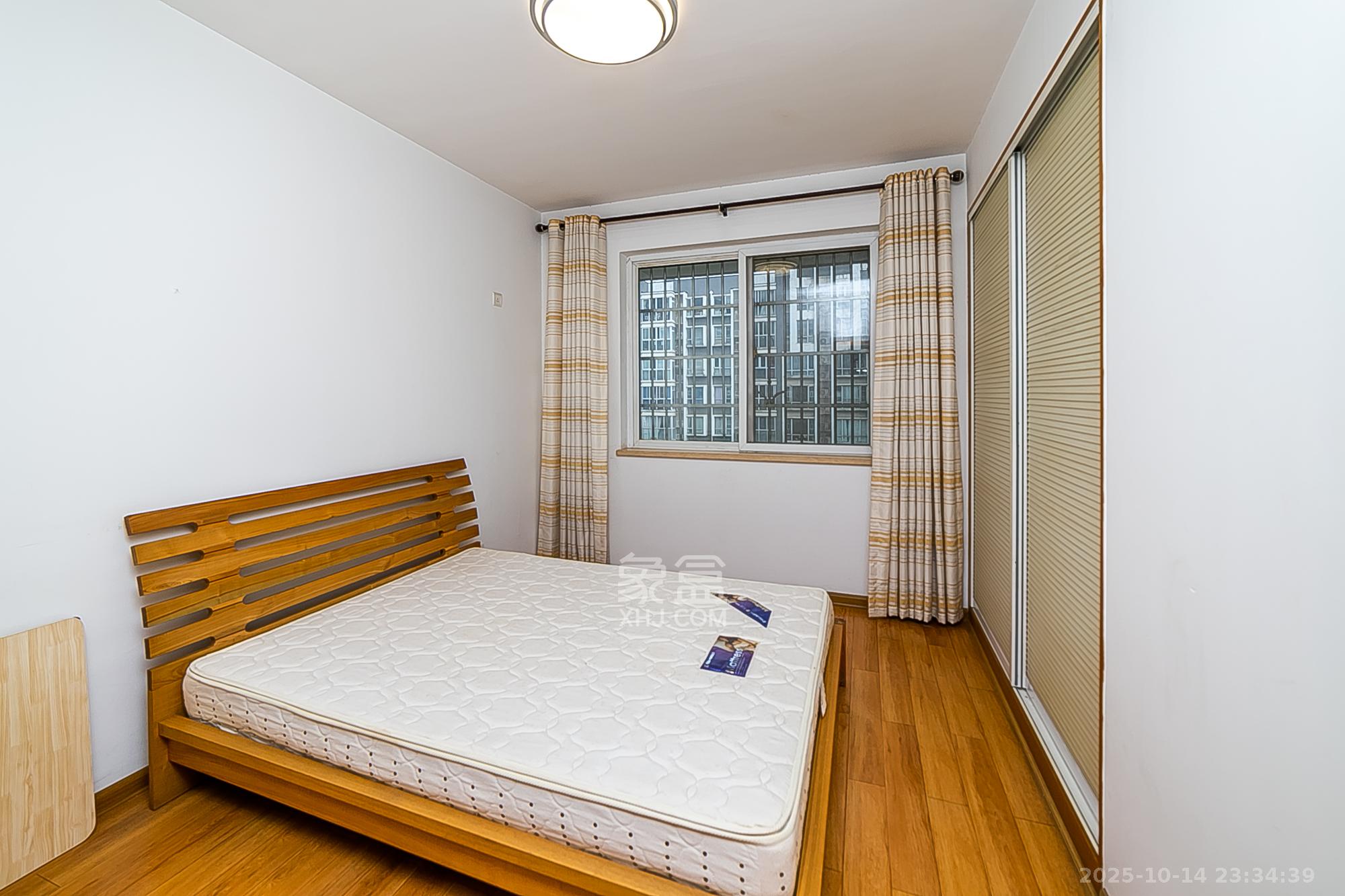 华银南苑  3室2厅2卫    95.0万卧室