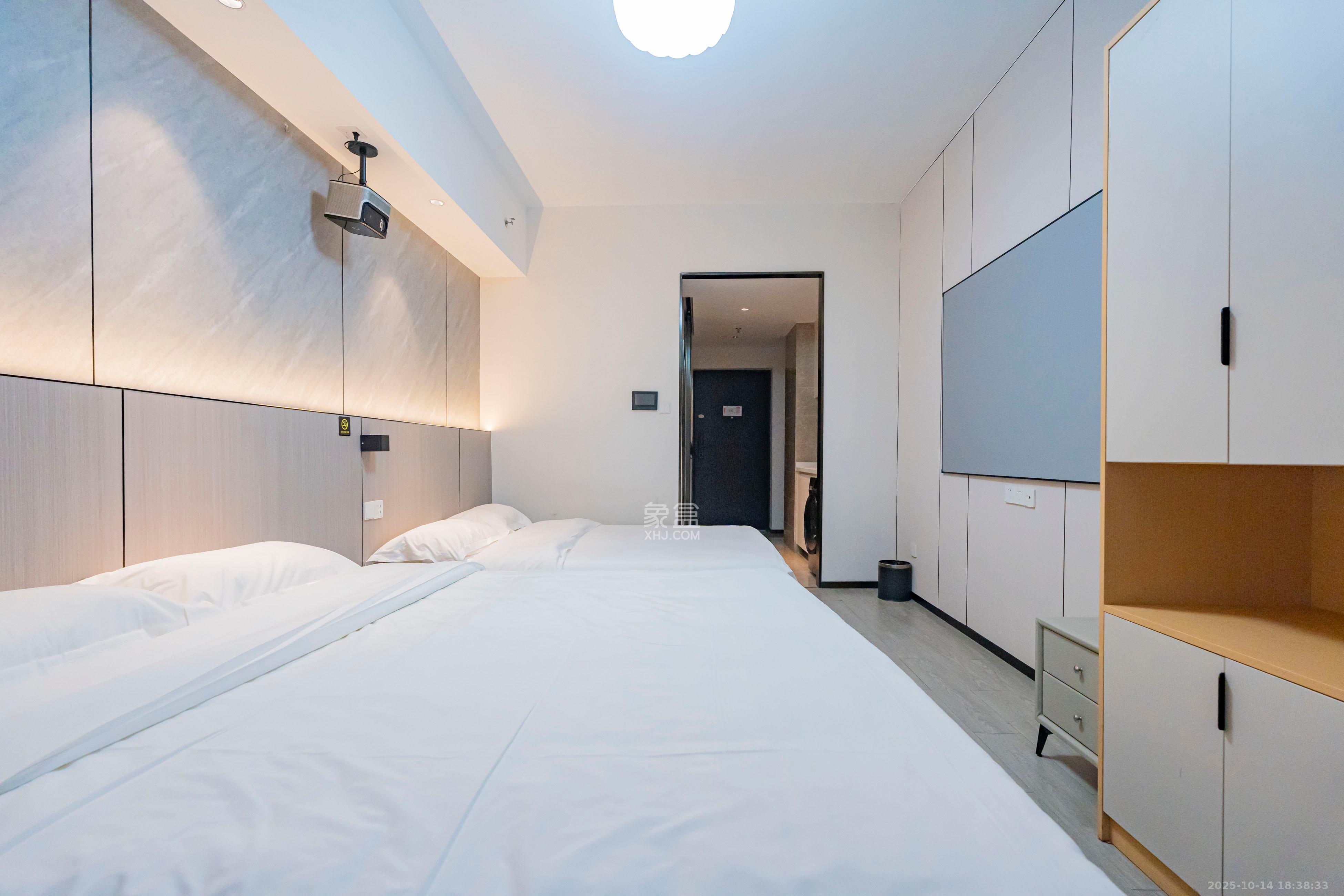 华润置地中心  1室1厅1卫    44.0万卧室