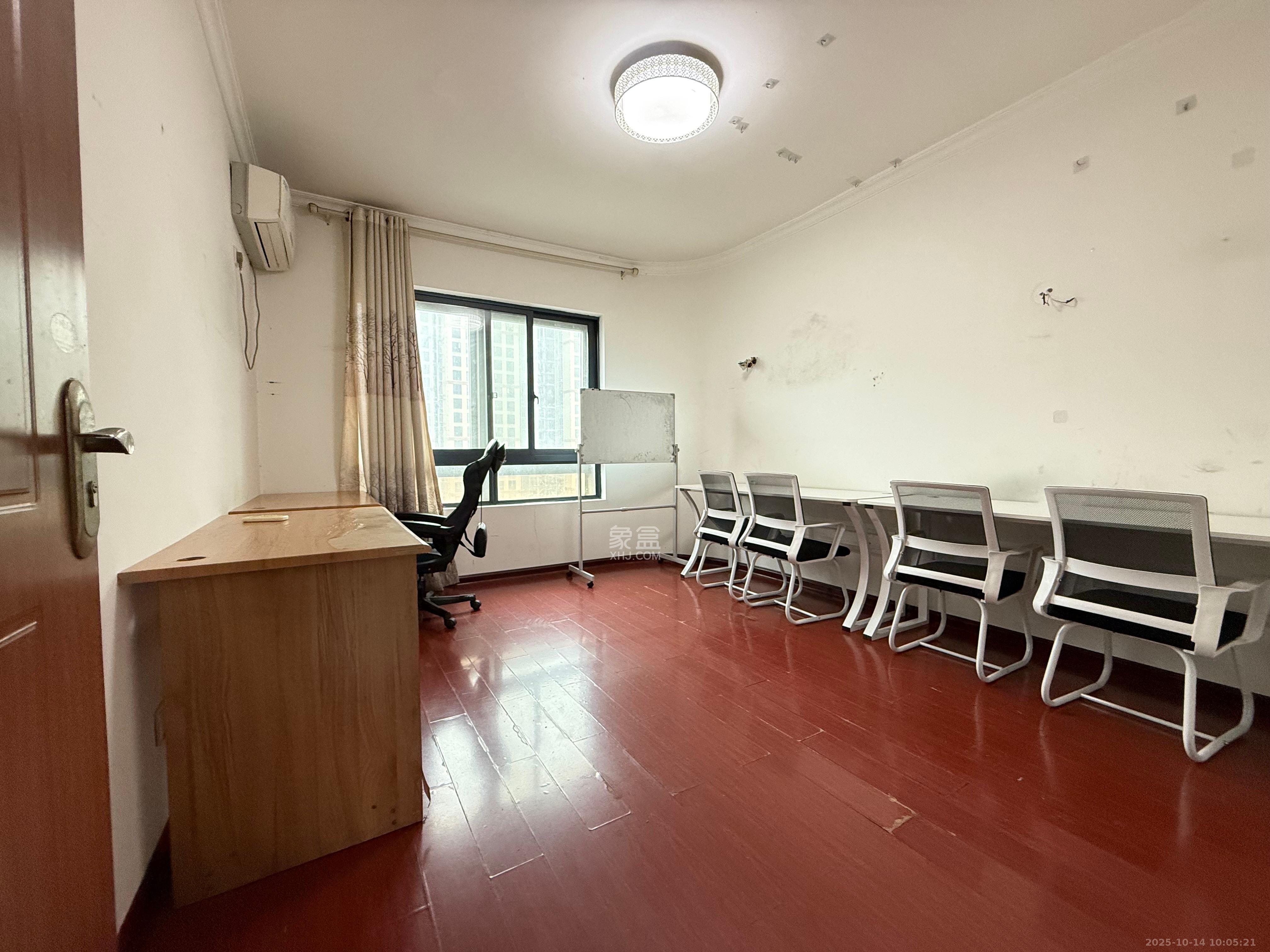 奥克斯广场 4室2厅2卫 3300.0元/月 奥克斯广场 4室2厅2卫 3300.0元/月室内图