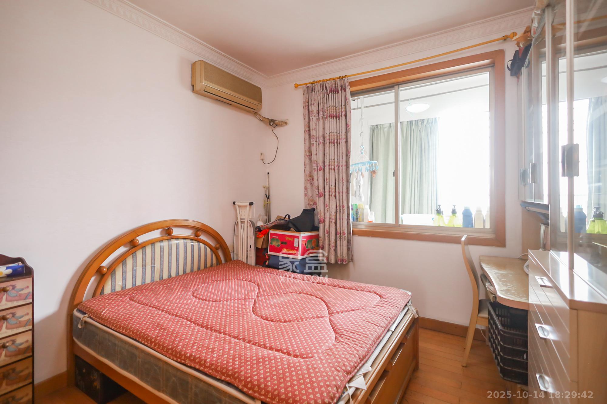 岳麓区交警支队宿舍  3室2厅2卫    130.0万 岳麓区交警支队宿舍  3室2厅2卫    130.0万卧室