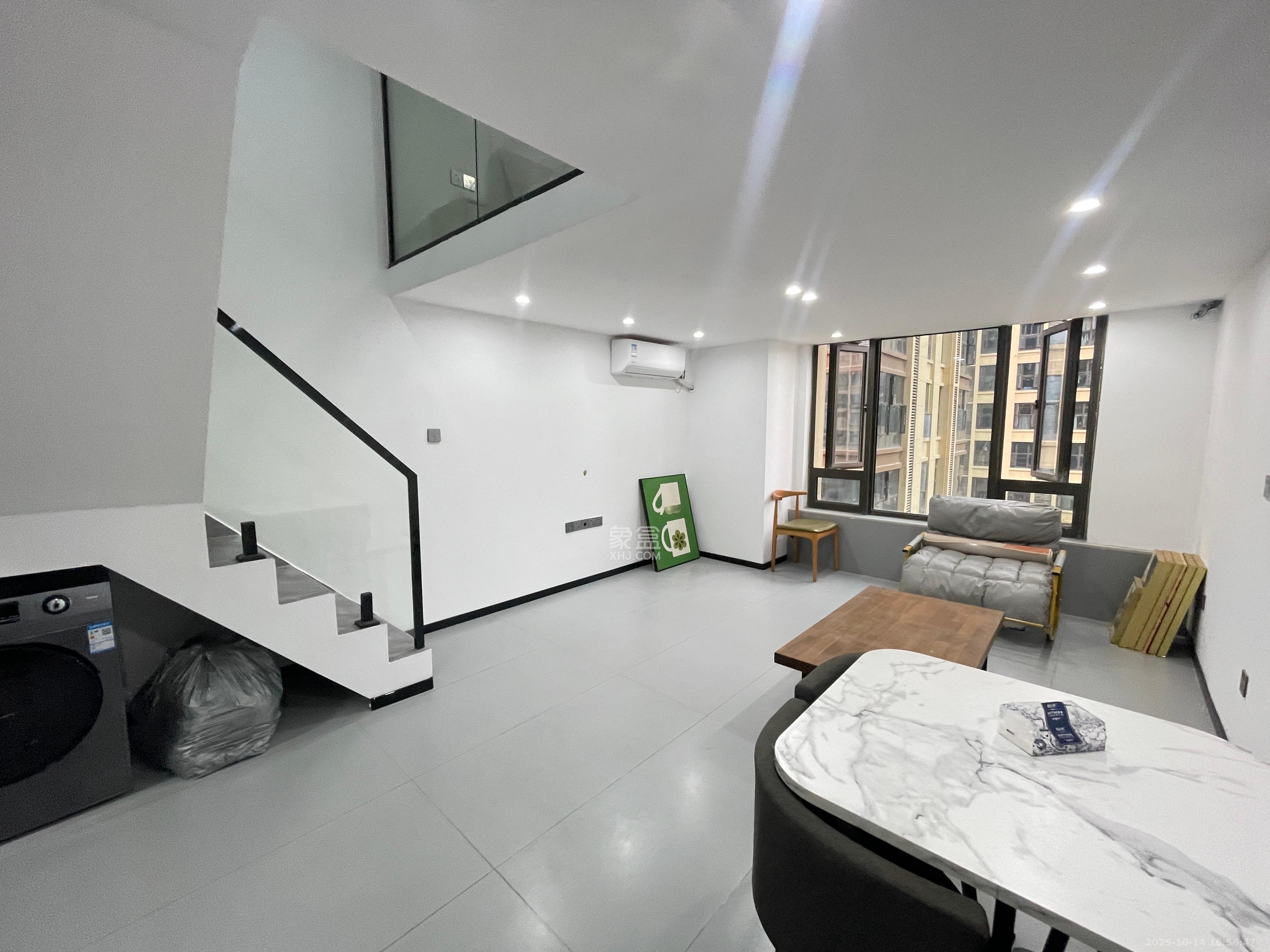 世茂璀璨天城公寓  1室0厅0卫    2400.0元/月室内图