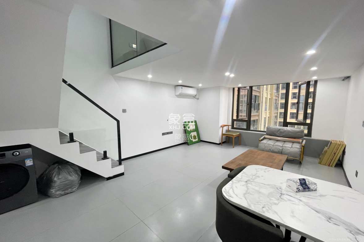 世茂璀璨天城公寓 1室0厅0卫 2400.0元/月 世茂璀璨天城公寓 1室0厅0卫 2400.0元/月室内图