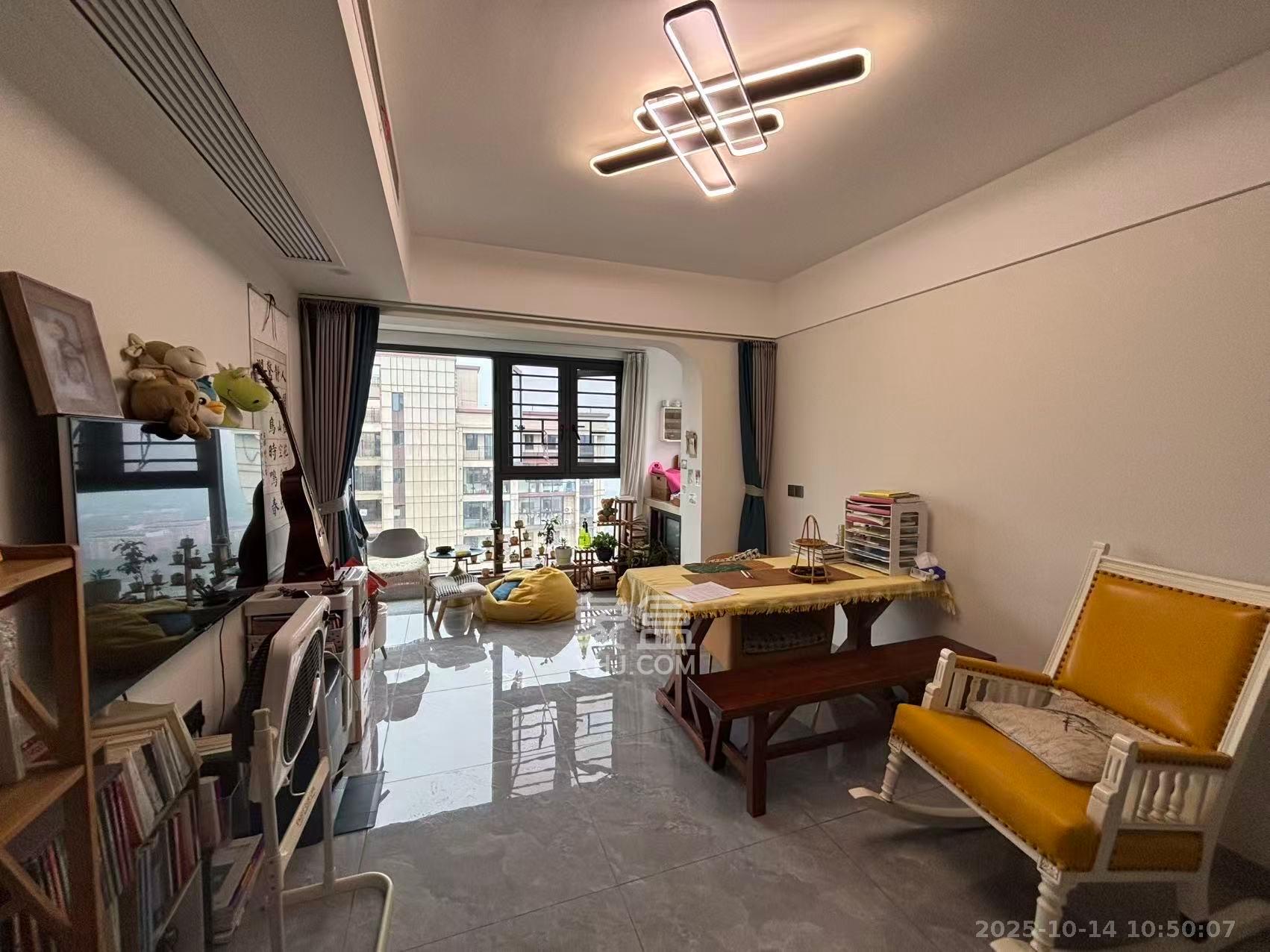 青竹湖曦园  3室0厅0卫    2500.0元/月 青竹湖曦园  3室0厅0卫    2500.0元/月室内图