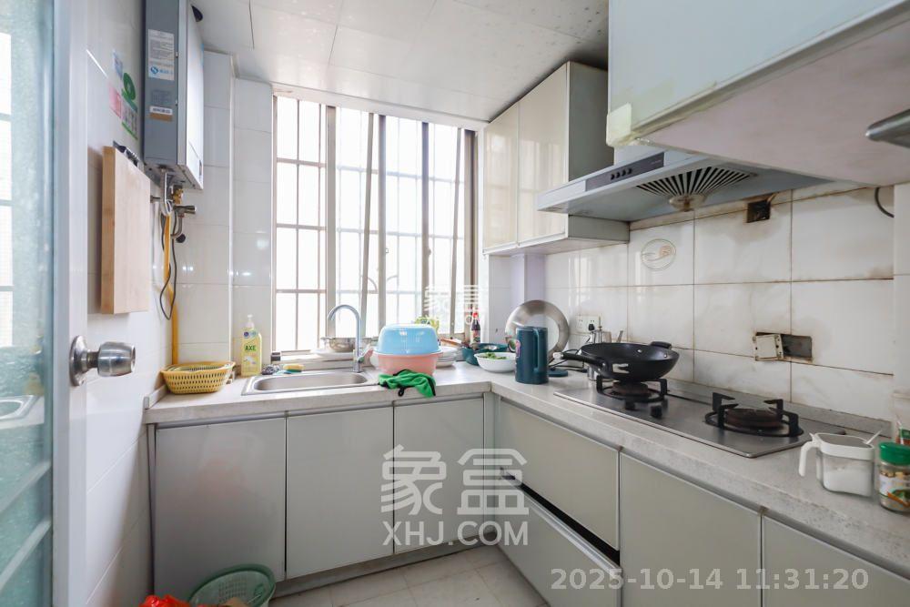 雄海花园  3室2厅2卫    2400.0元/月室内图
