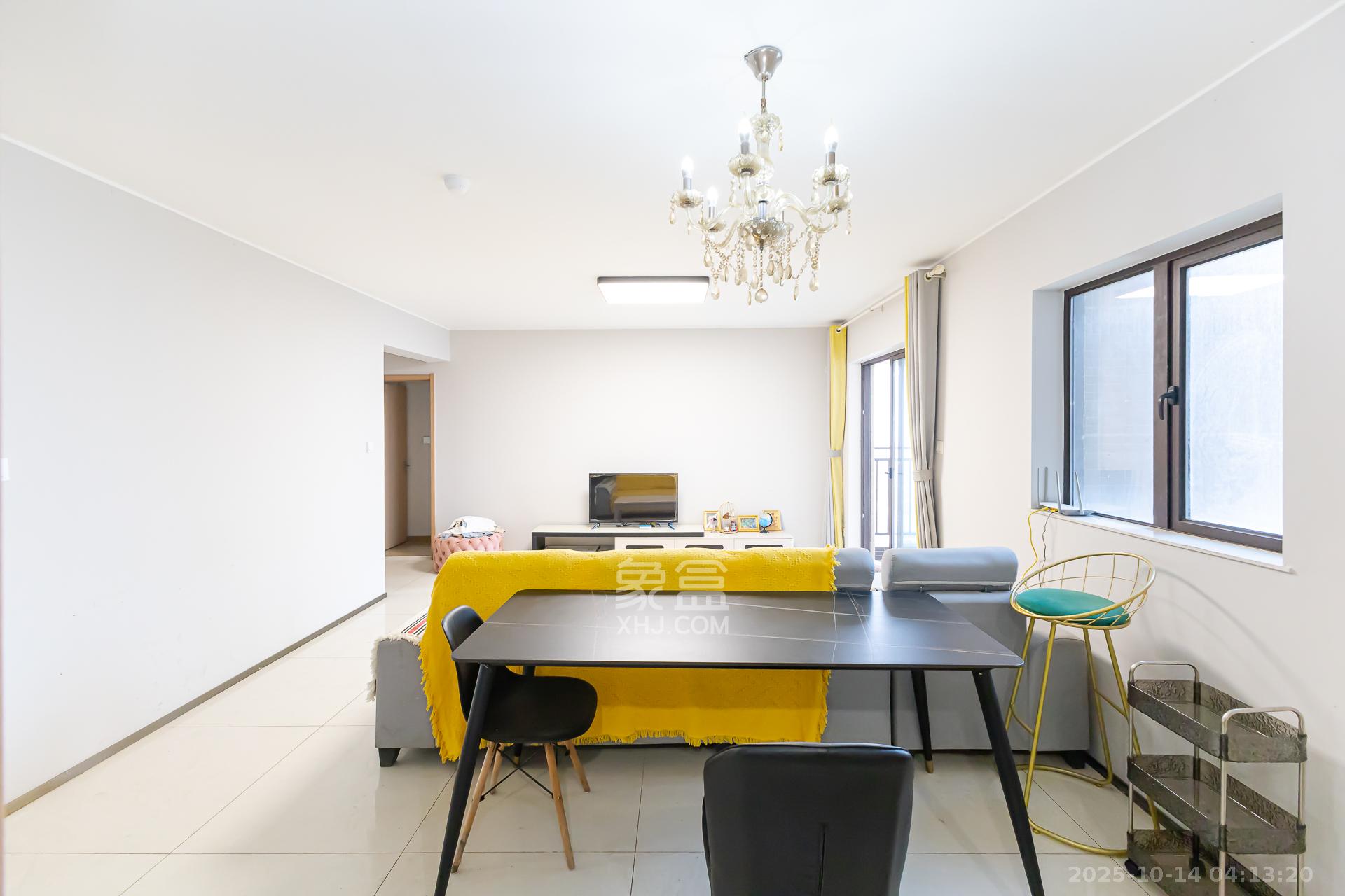 时代倾城二期  3室2厅2卫    109.8万客厅