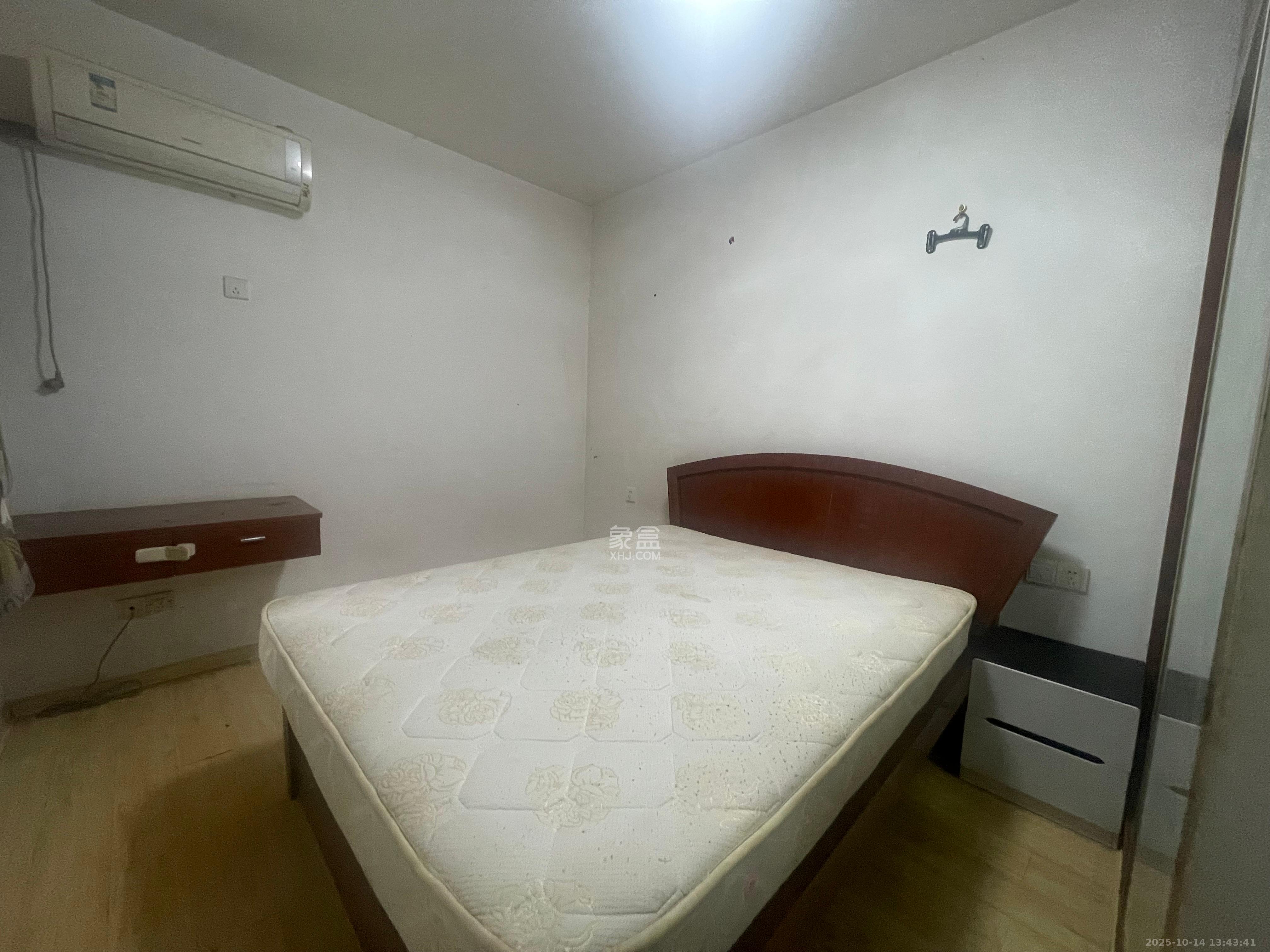 兴隆小区 1室1厅1卫 1300.0元/月 兴隆小区 1室1厅1卫 1300.0元/月室内图