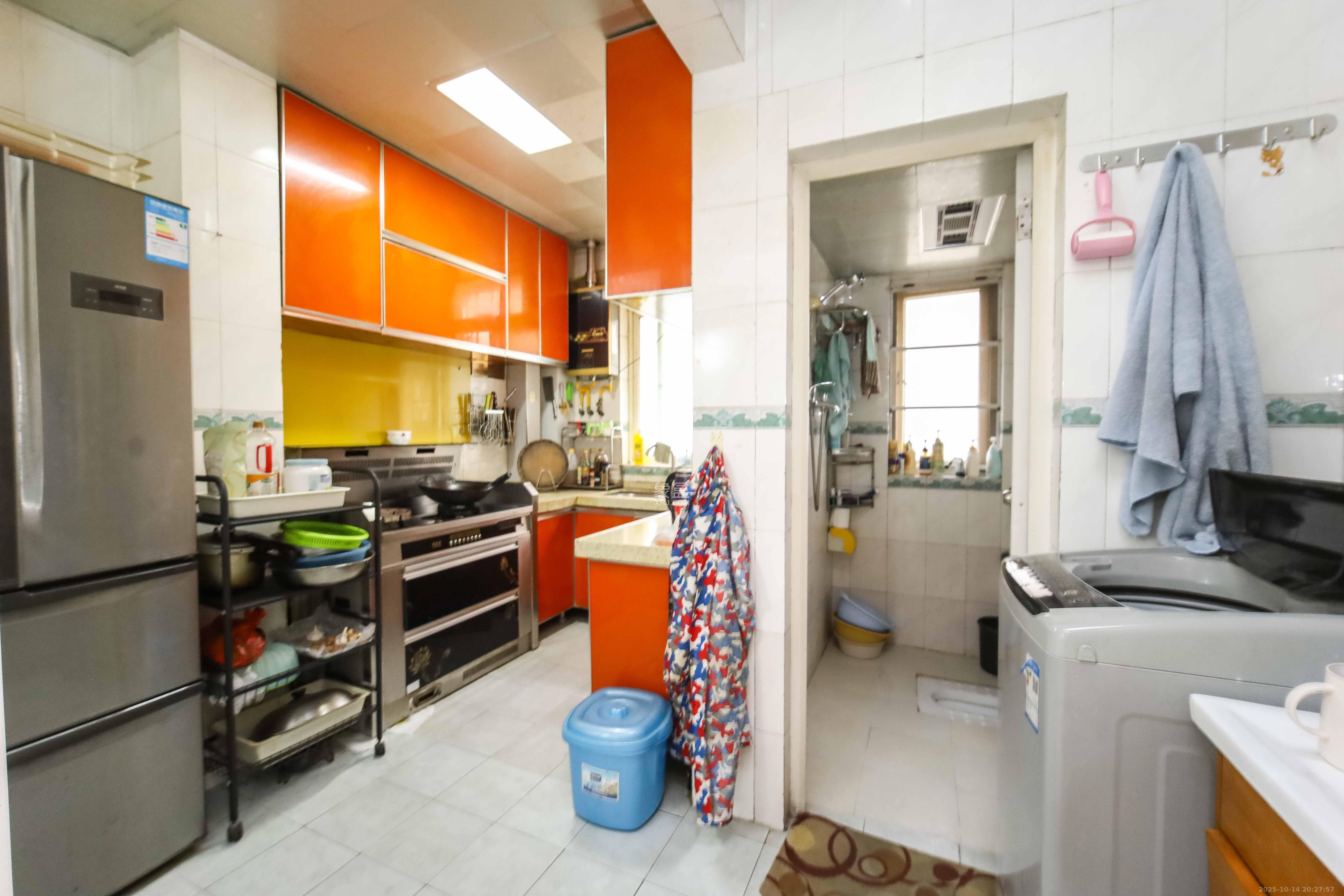 芙蓉苑  2室1厅2卫    68.0万厨房