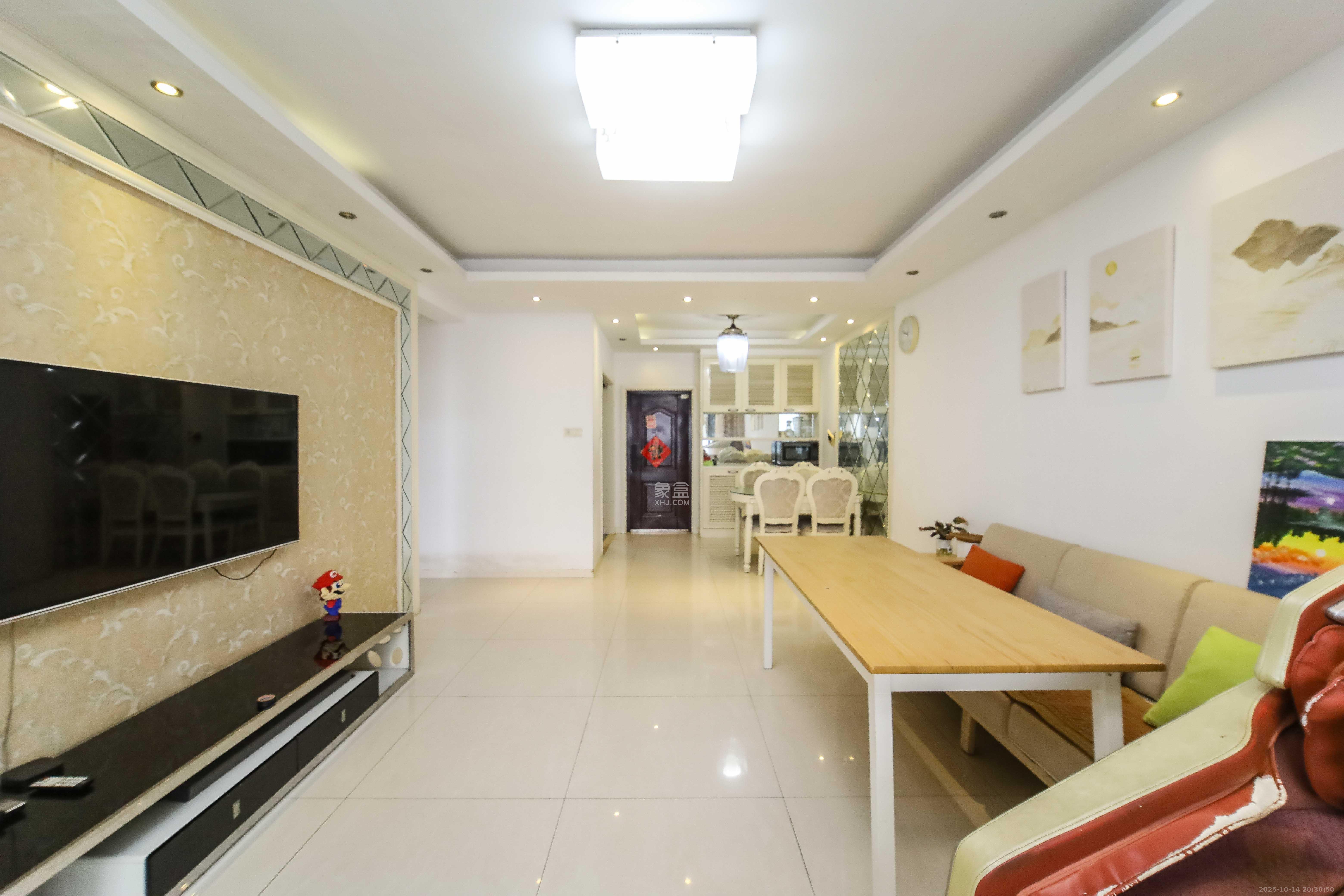 江河双水湾  3室2厅2卫    84.0万 江河双水湾  3室2厅2卫    84.0万客厅