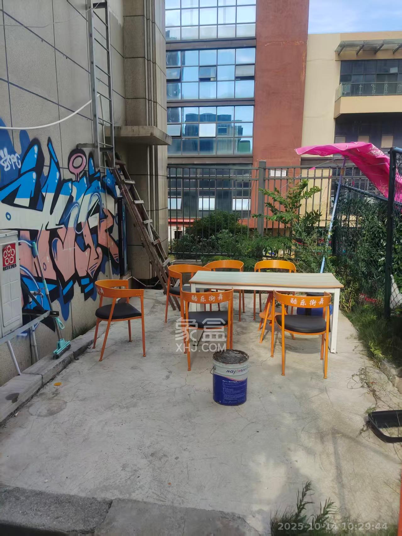 荣盛花语城   130.0㎡      9000.0元/月室内图