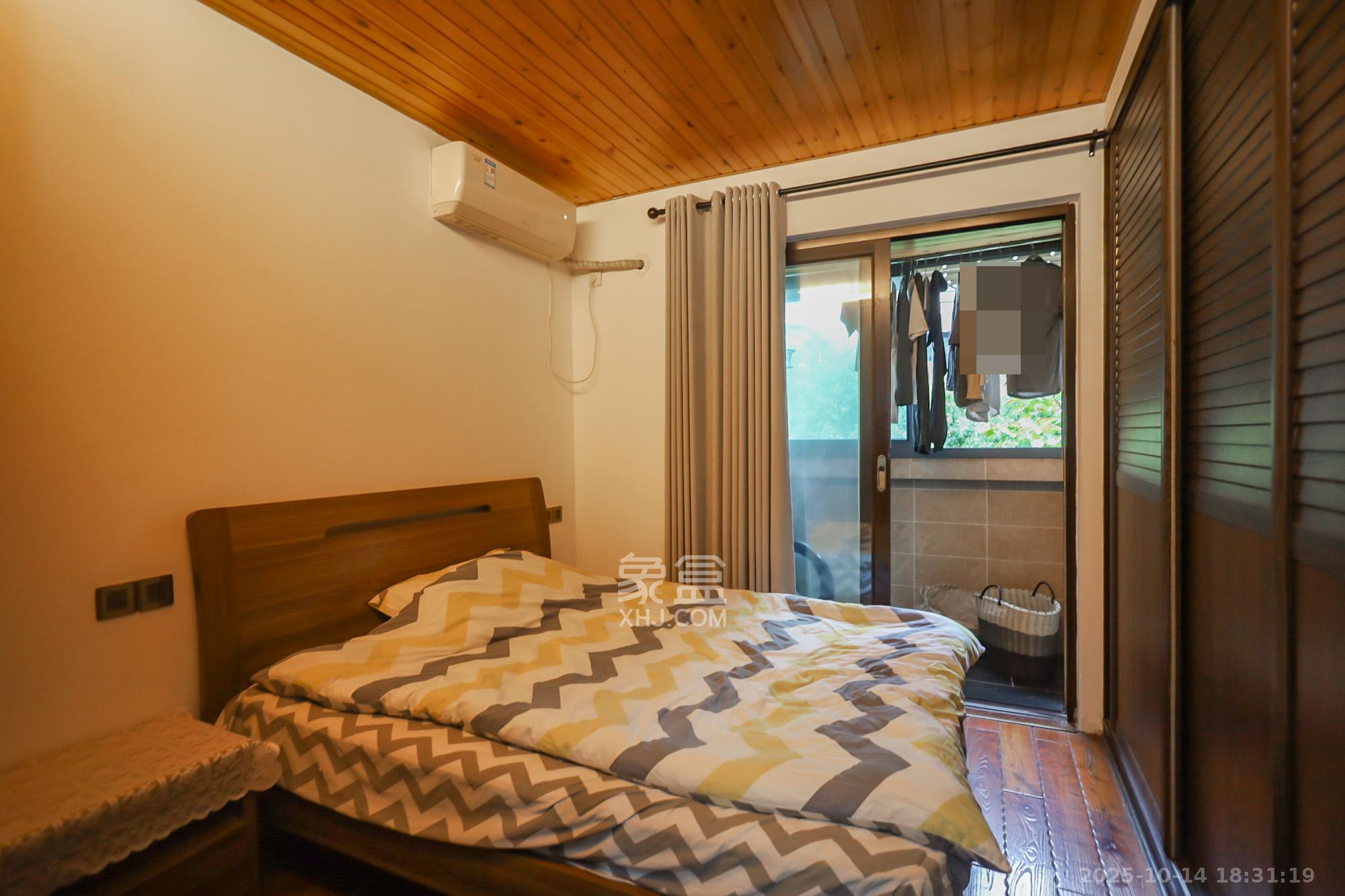 西山汇景一、二期 4室2厅2卫 240.0万 西山汇景一、二期 4室2厅2卫 240.0万卧室