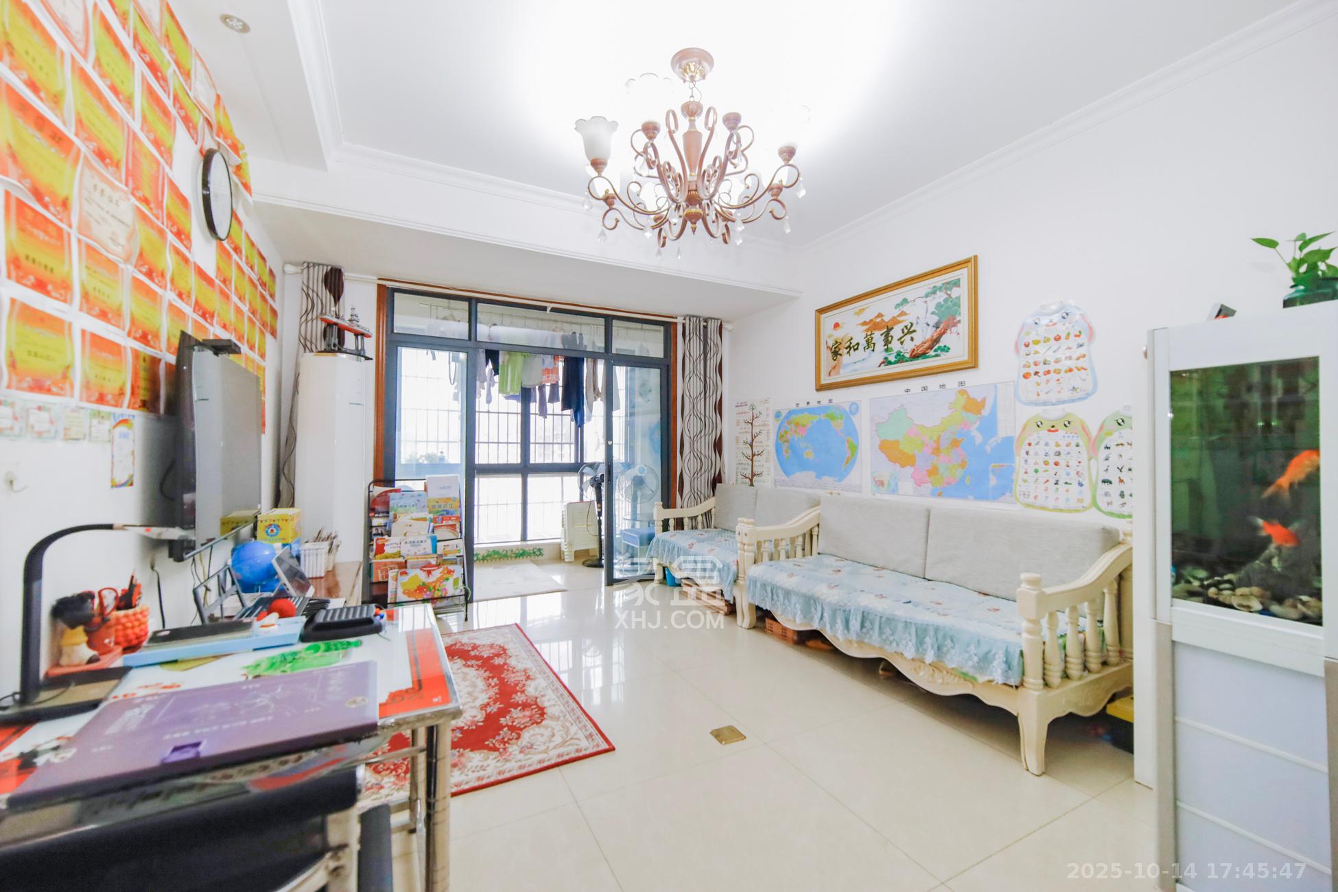 新盛珑璟台  2室2厅1卫    76.0万客厅