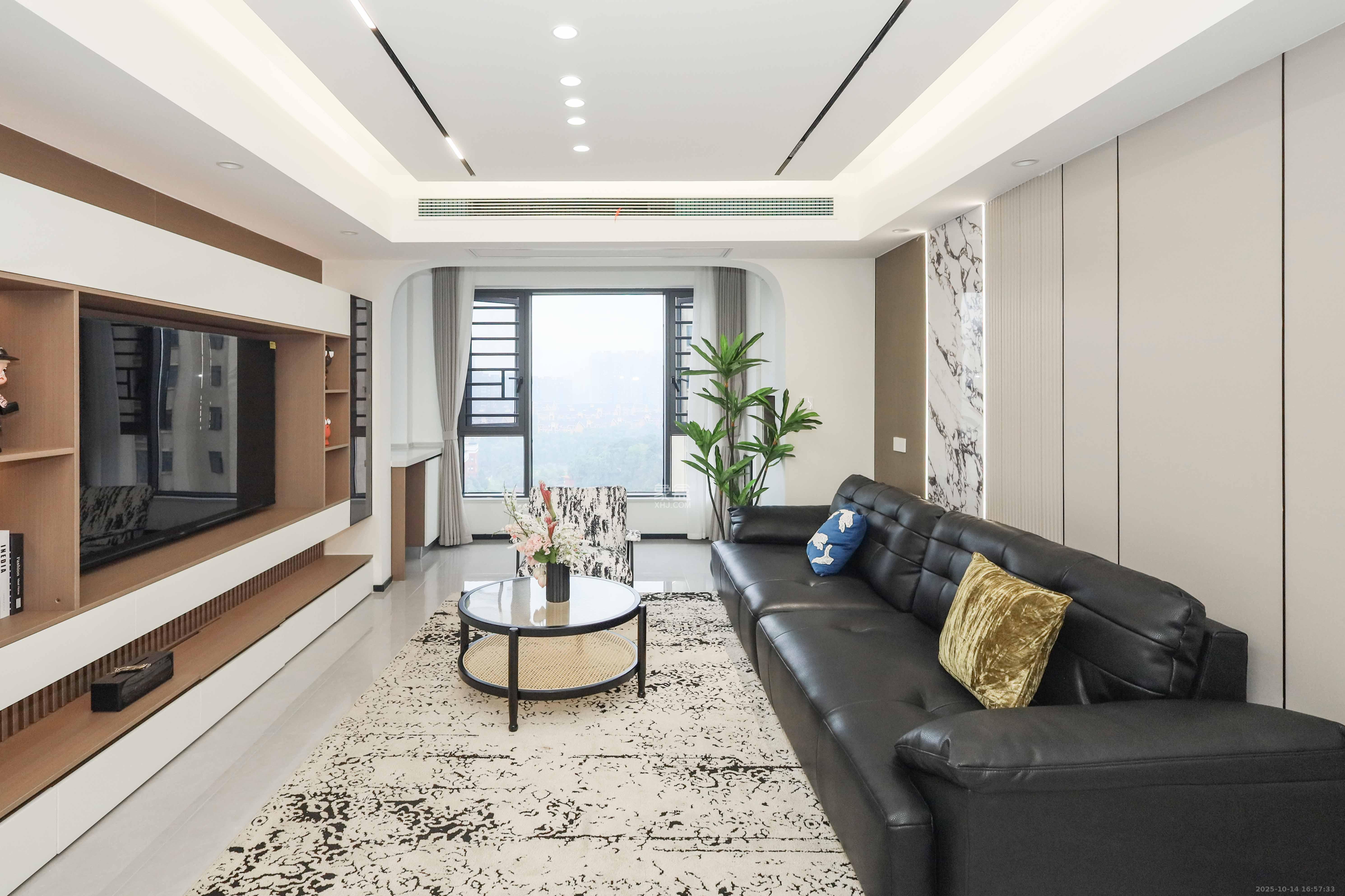 天元涉外景园C区 3室2厅2卫 110.0万 天元涉外景园C区 3室2厅2卫 110.0万客厅