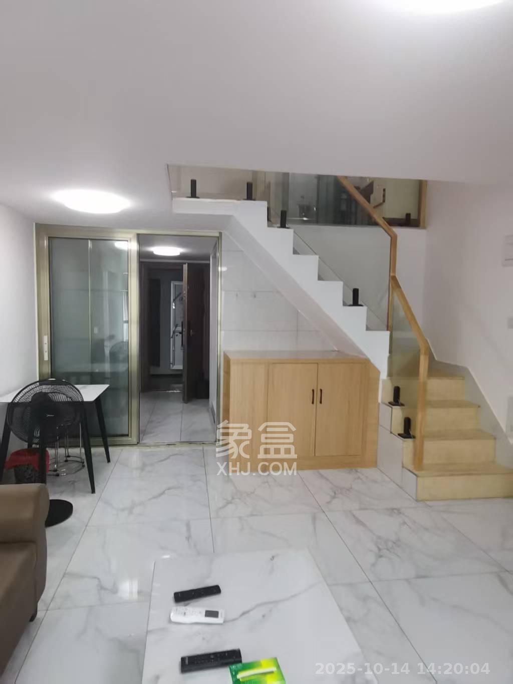 长房时代小镇  2室1厅2卫    2100.0元/月室内图