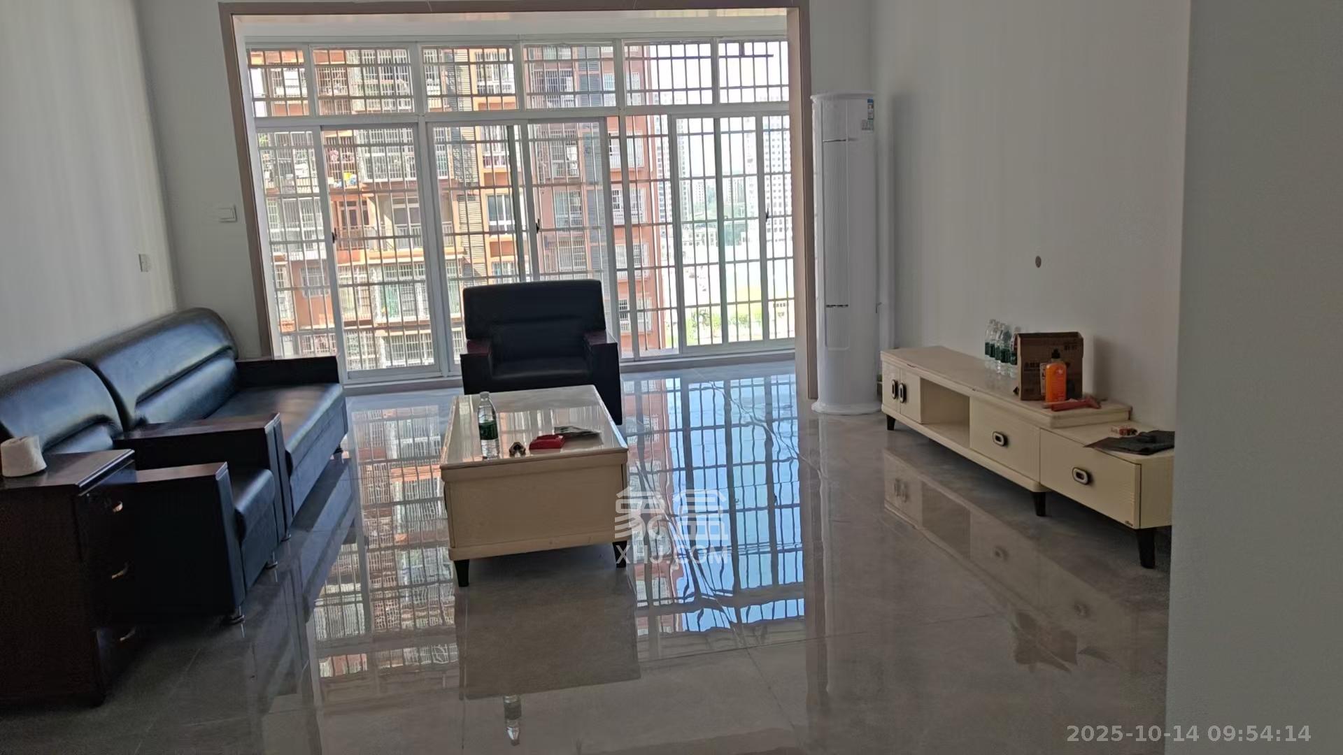 凯富南方鑫城  3室2厅2卫    2600.0元/月 凯富南方鑫城  3室2厅2卫    2600.0元/月室内图1