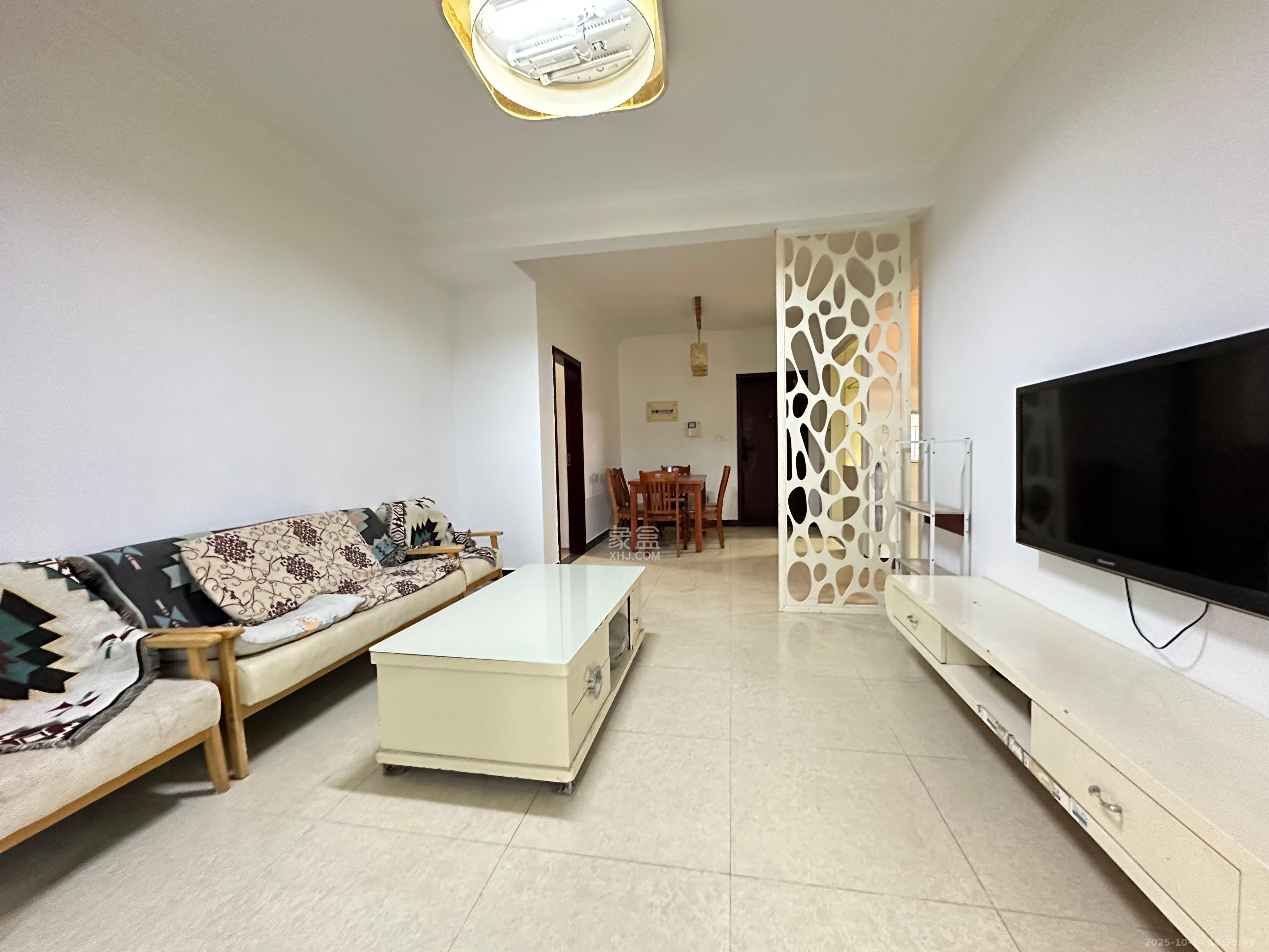 保利麓谷林语D区  3室2厅2卫    2400.0元/月室内图