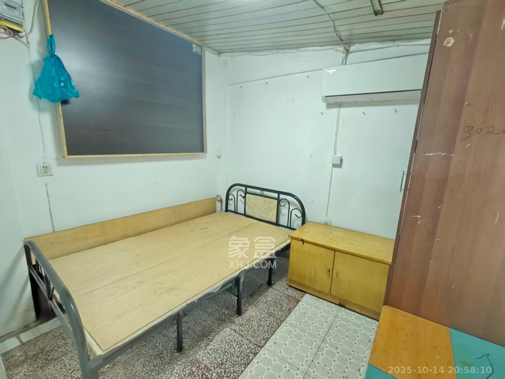 向韶村 1室1厅0卫 1000.0元/月 向韶村 1室1厅0卫 1000.0元/月室内图