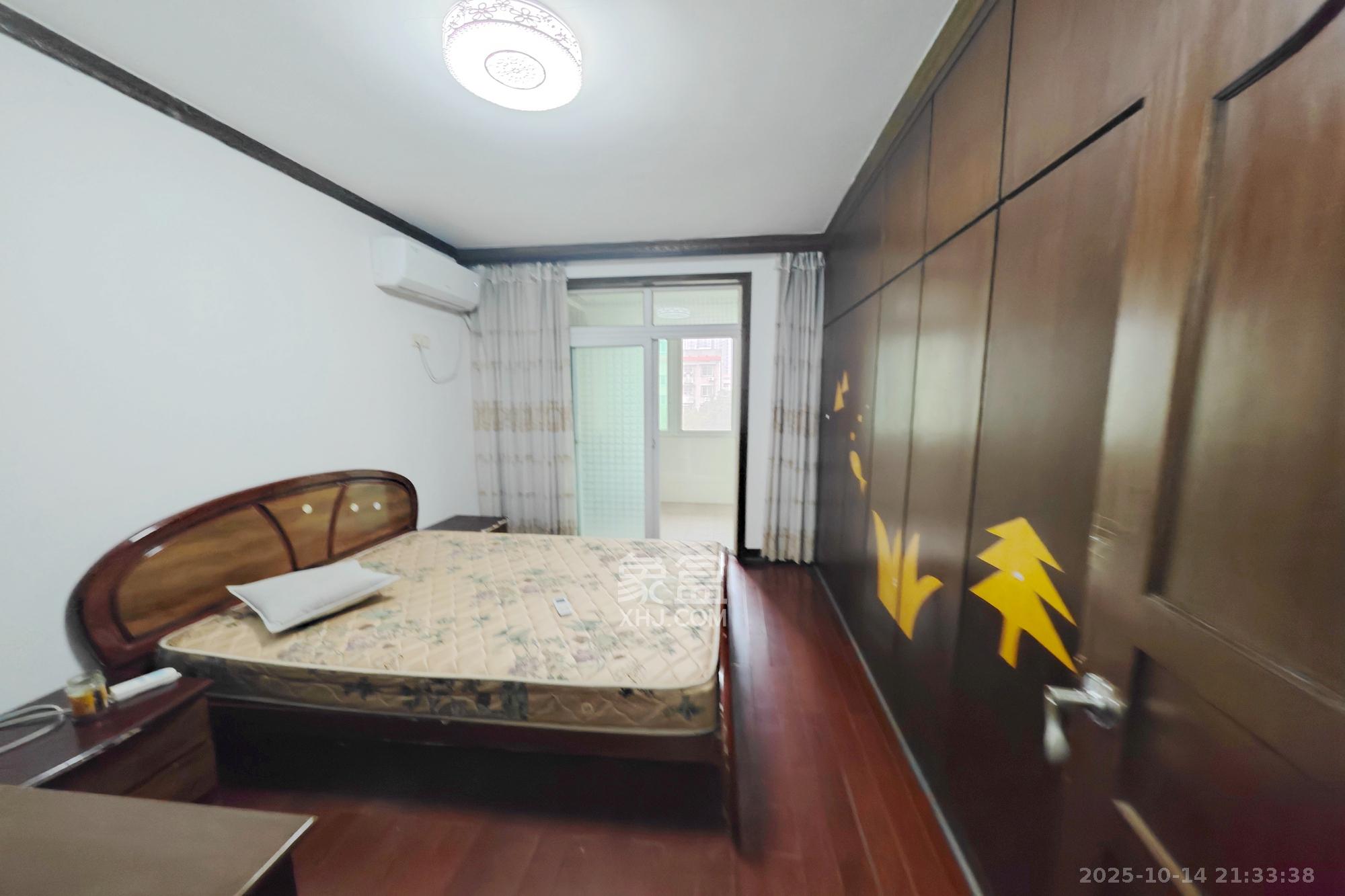 梨子山社区长电宿舍 3室2厅2卫 88.0万 梨子山社区长电宿舍 3室2厅2卫 88.0万卧室