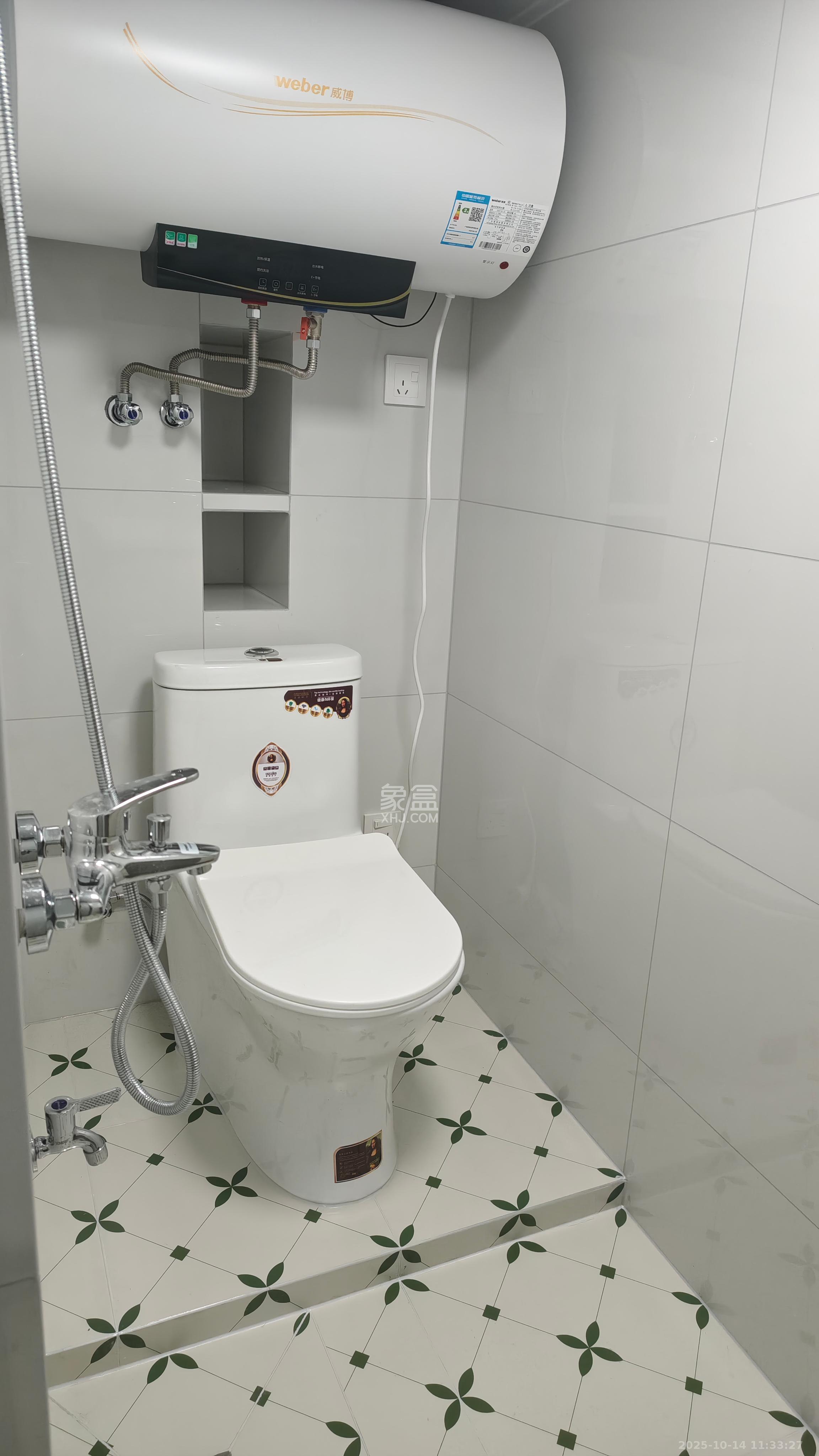 绿地商务广场  2室1厅1卫    1800.0元/月室内图