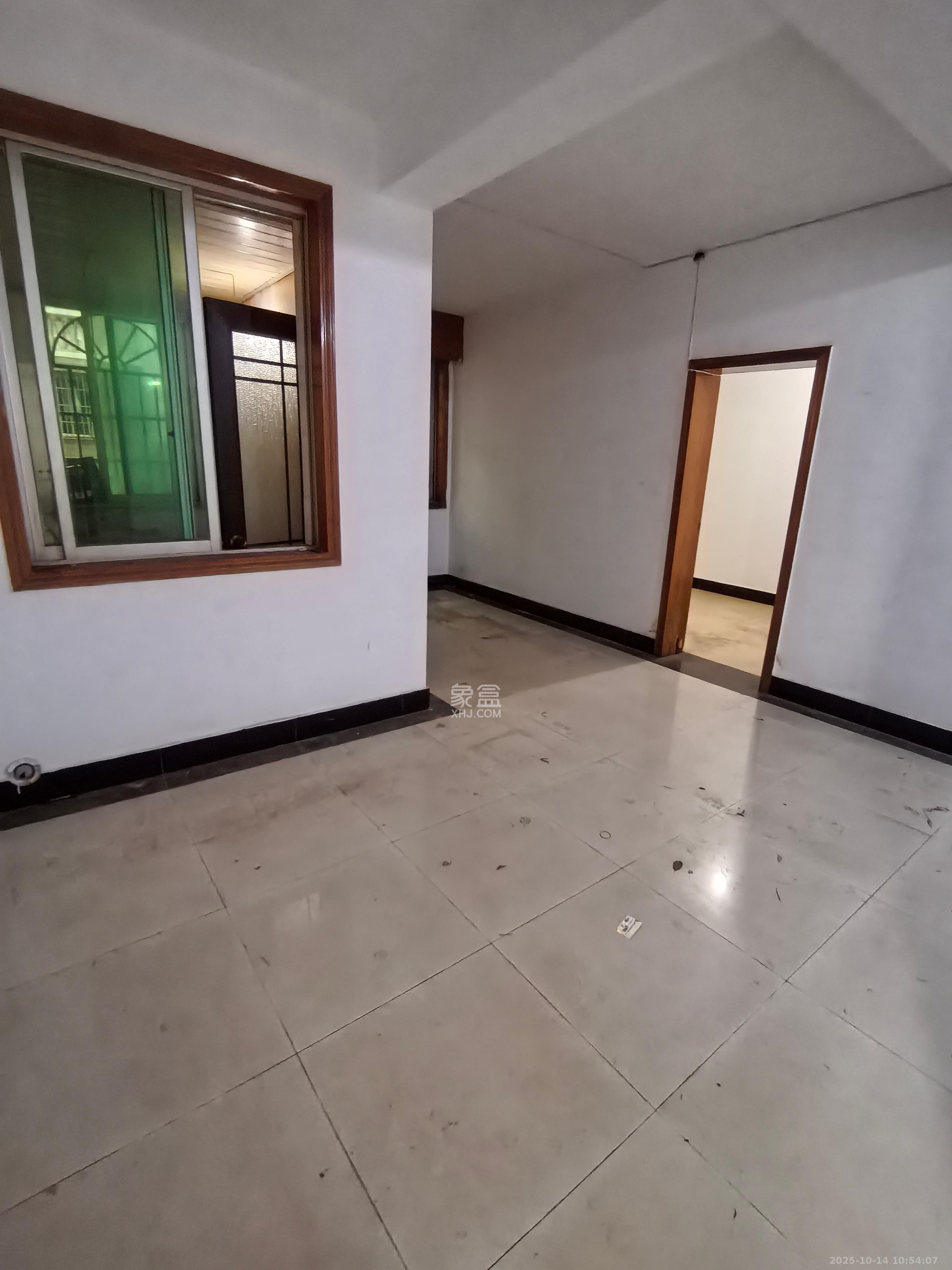 中南汽车世界  3室2厅1卫    1000.0元/月 中南汽车世界  3室2厅1卫    1000.0元/月室内图